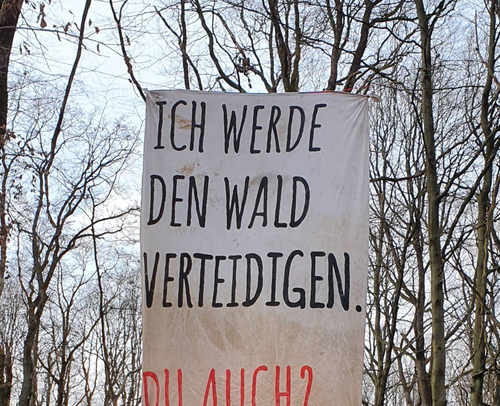 Eines der Plakate im Osterholz-Wald.