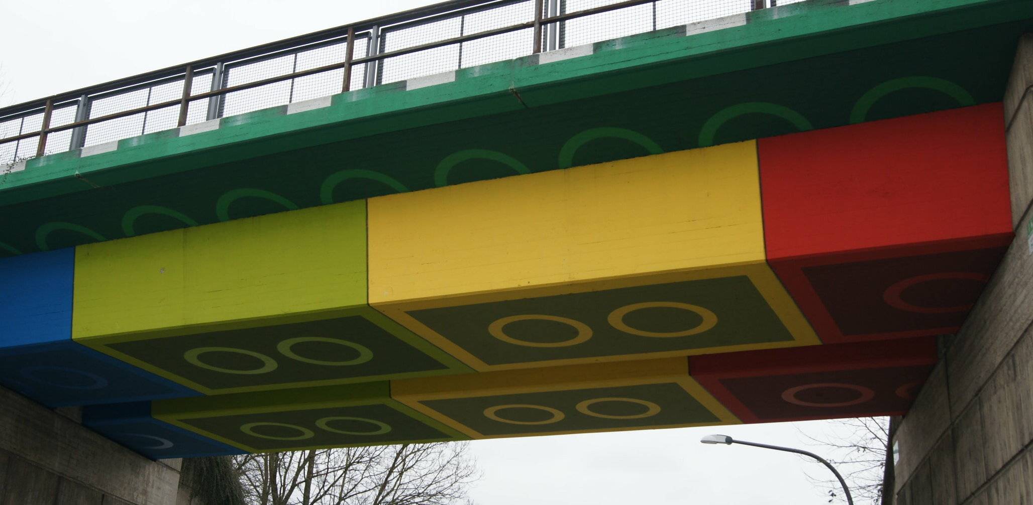  Die Lego-Brücke an der Schwesterstraße. 