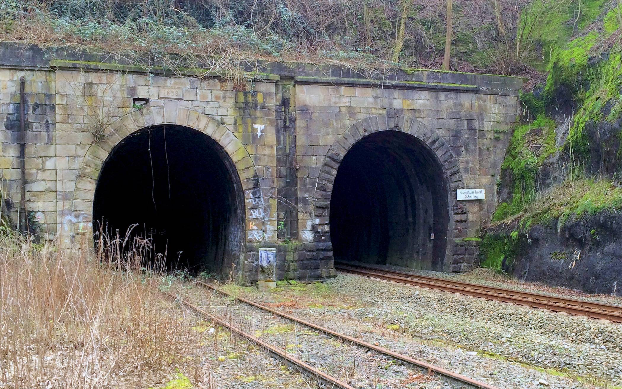  Blick auf das Westportal des Rauenthaler Tunnels (Archivbild). 
