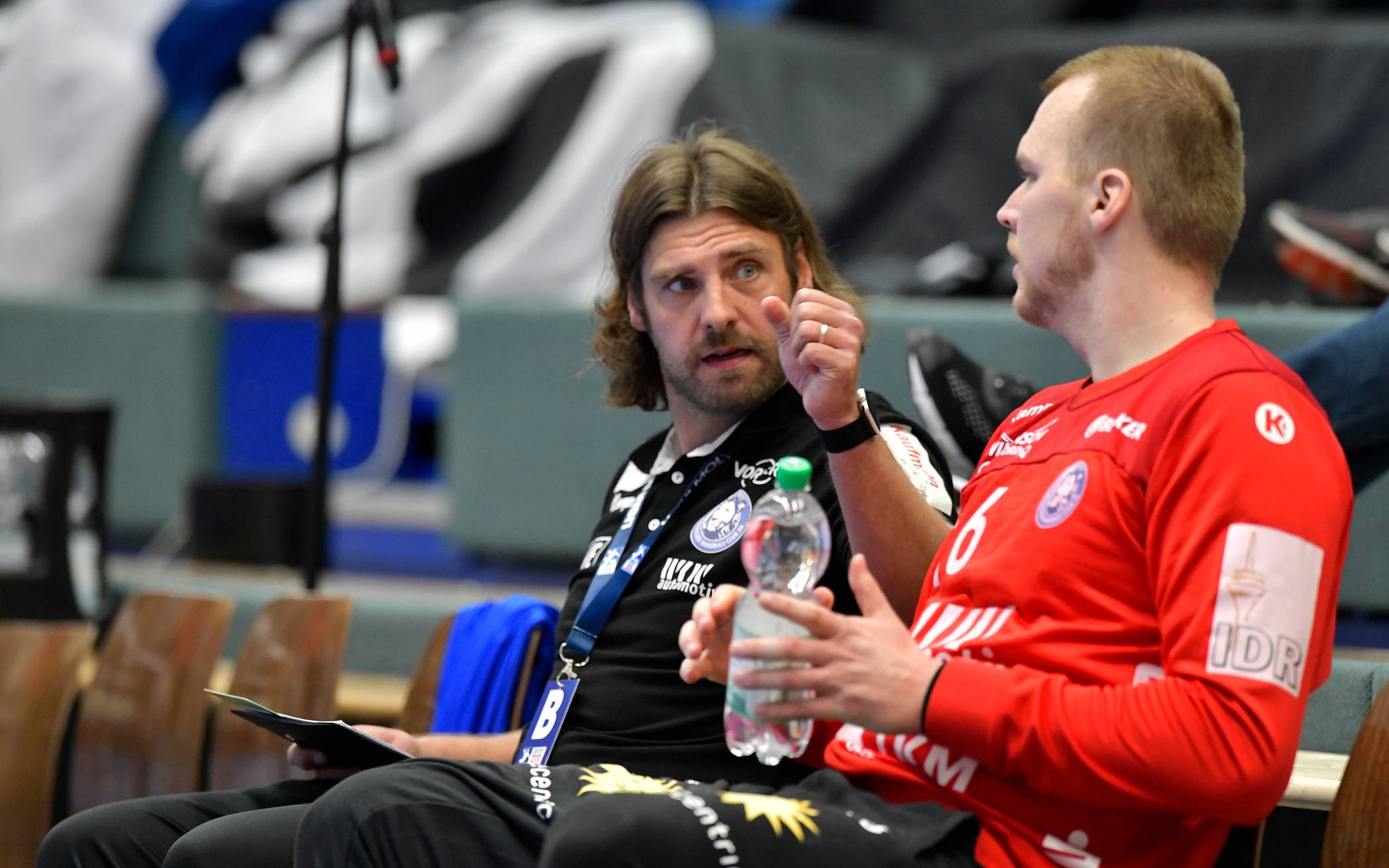  Trainer Sebastian Hinze (li.) und Torwart Tomas Mrkva (Archivbild). 