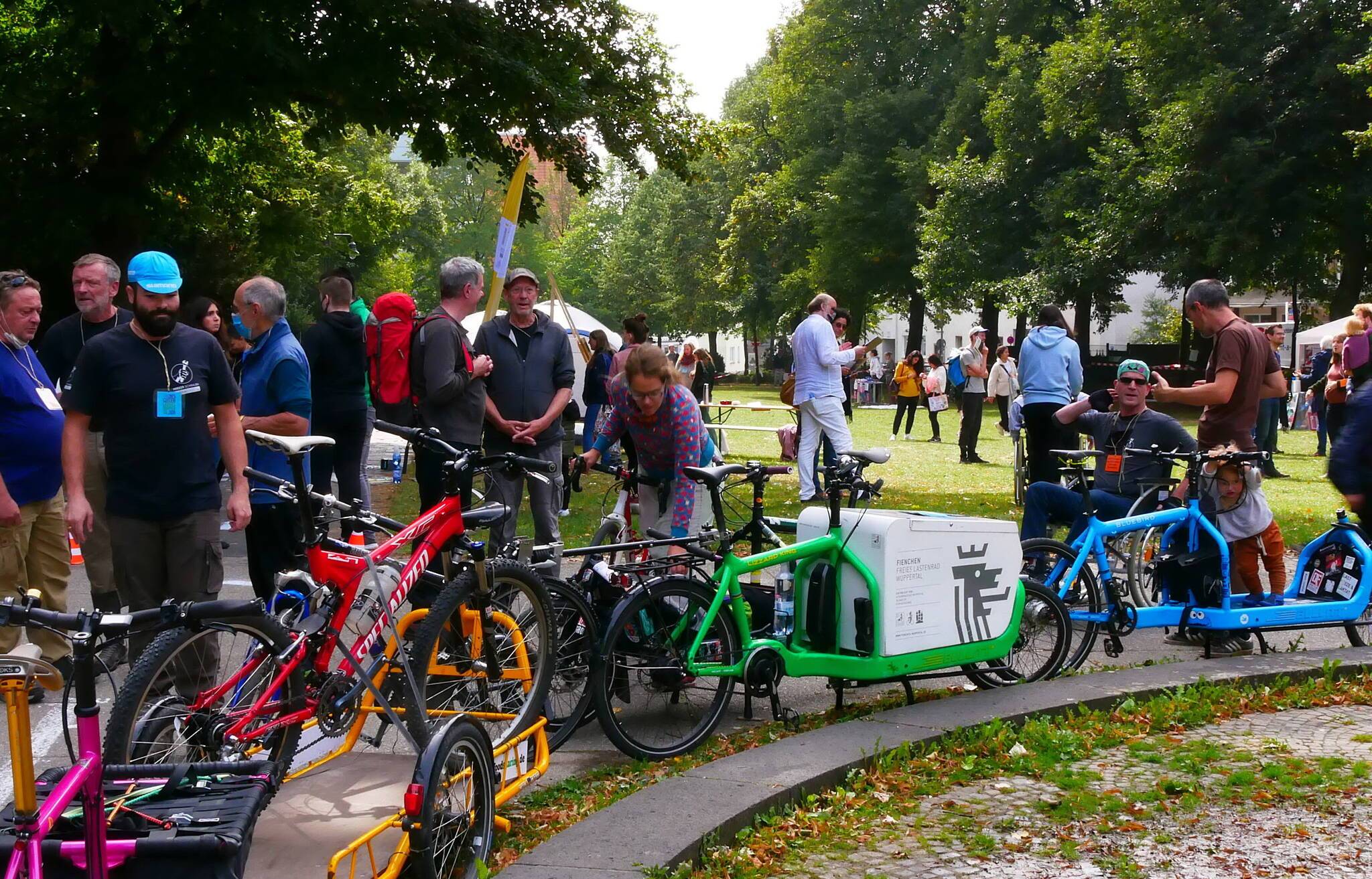  Lastenfahrräder auf dem Platz der Republik am Ostersbaum beim „Platz für gutes Leben 2020“. 