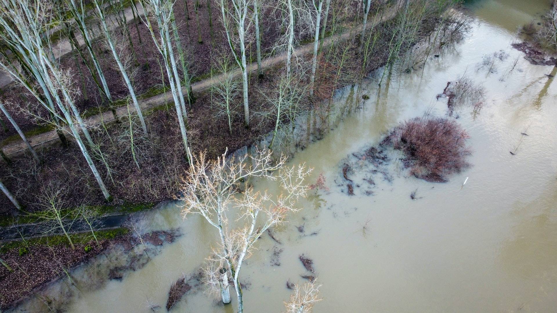  Es floss zwar viel Wasser – der Damm der Wuppertalsperre brach aber nicht. 