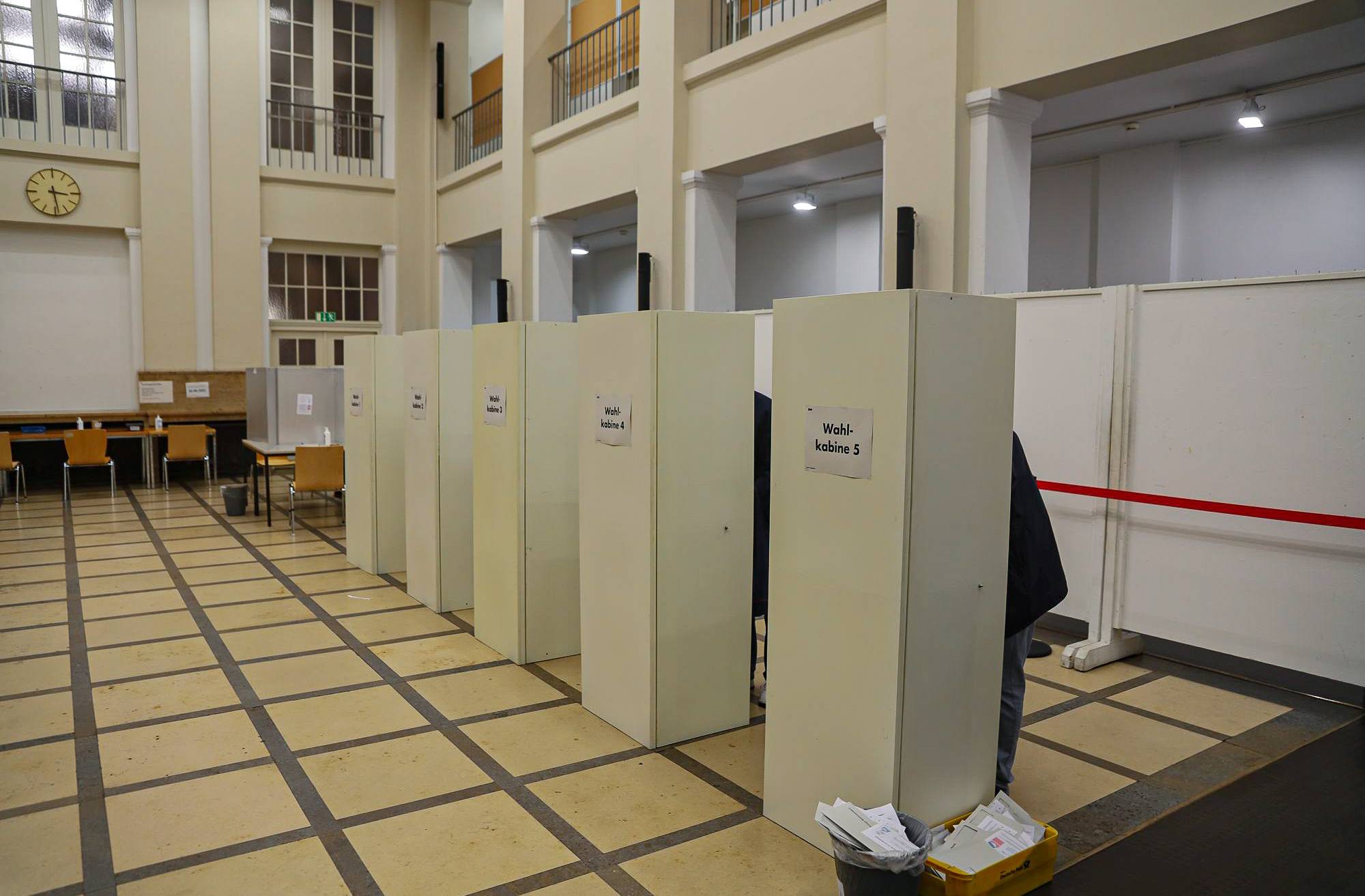  So wie hier bei der Sofortwahl im Lichthof des Wuppertaler Rathauses durften die Jugendlichen nicht abstimmen. 