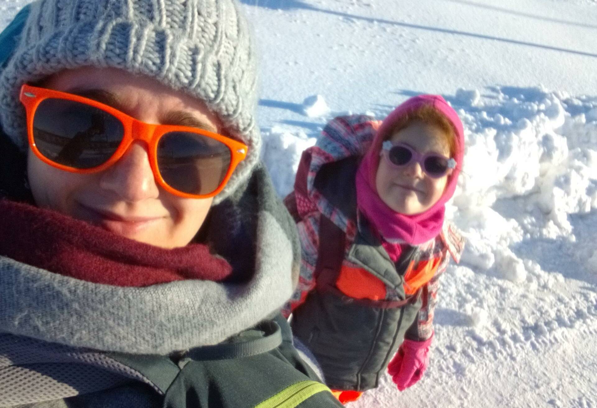   Emma Bessi und Lia in Norwegens Schneemassen. 