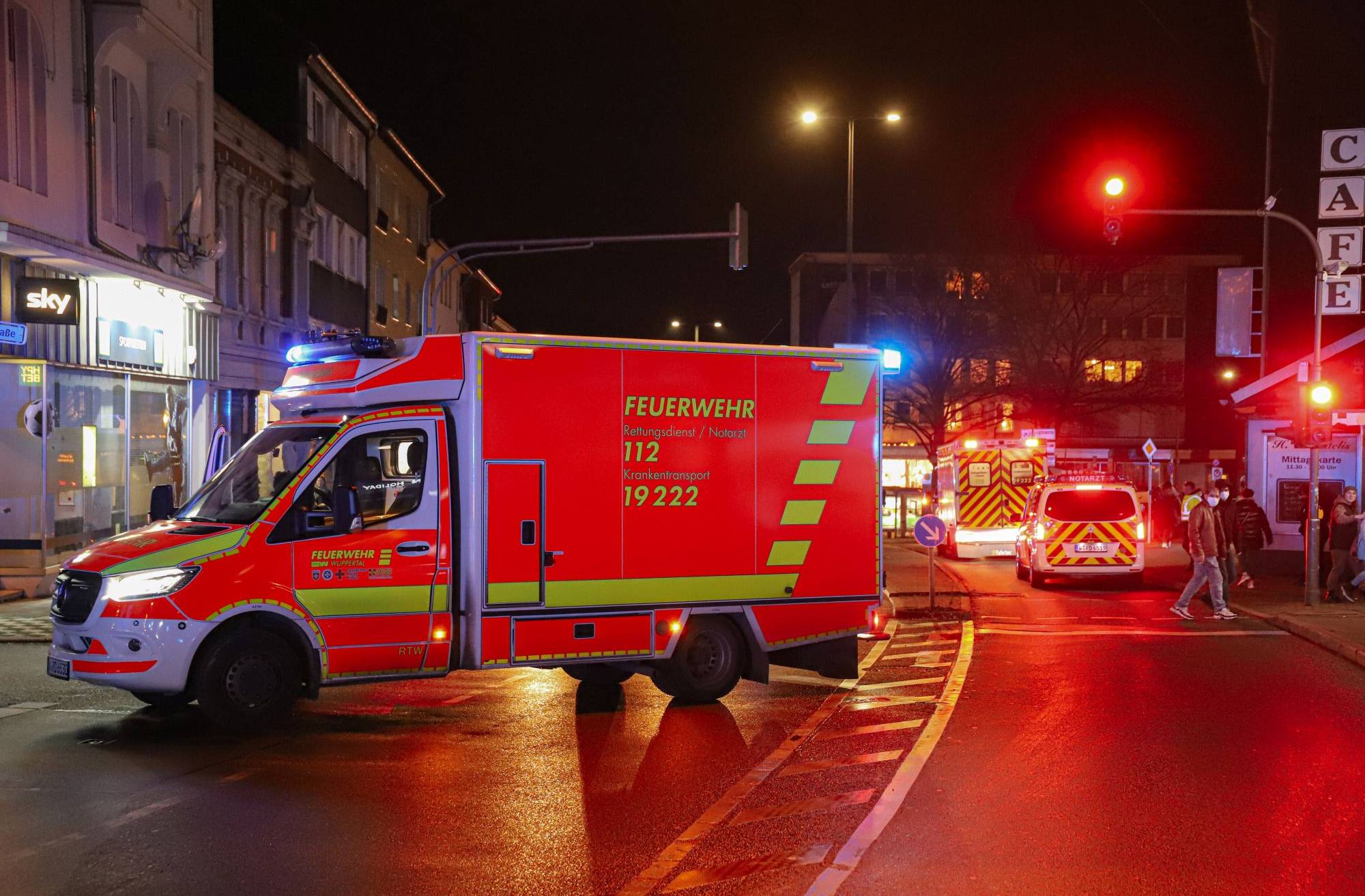 Unfall auf Elberfelder Hochstraße in Wuppertal mit sechs Verletzten