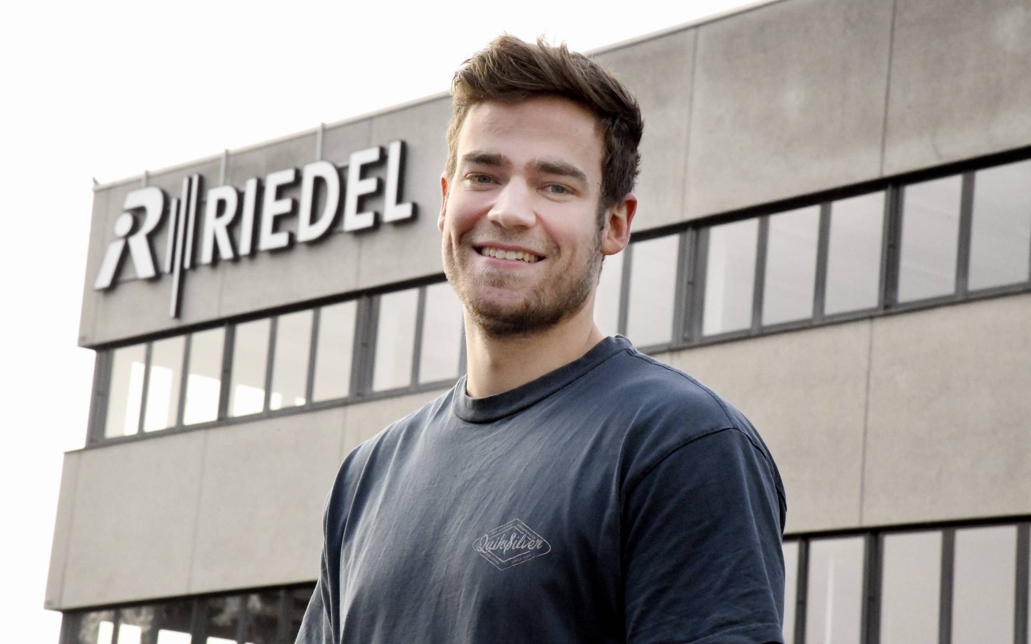  Fabian Becker (24): „Die Ausbildung zum Industriekaufmann ermöglicht mir einen breiten Überblick über gleich mehrere Berufsfelder.“ 