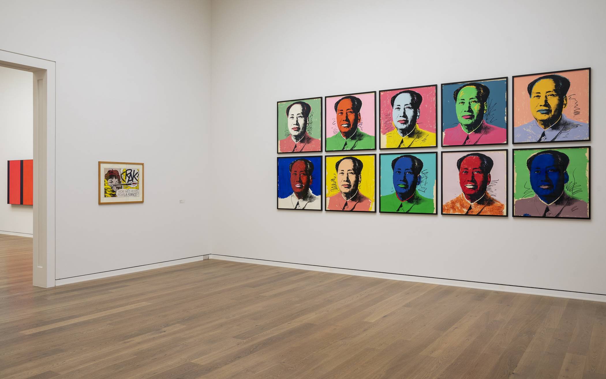  Blick in die Ausstellung „Zero Pop Minimal“ mit Andy Warhols Reihe „Mao Tse Tung“, 1972. 