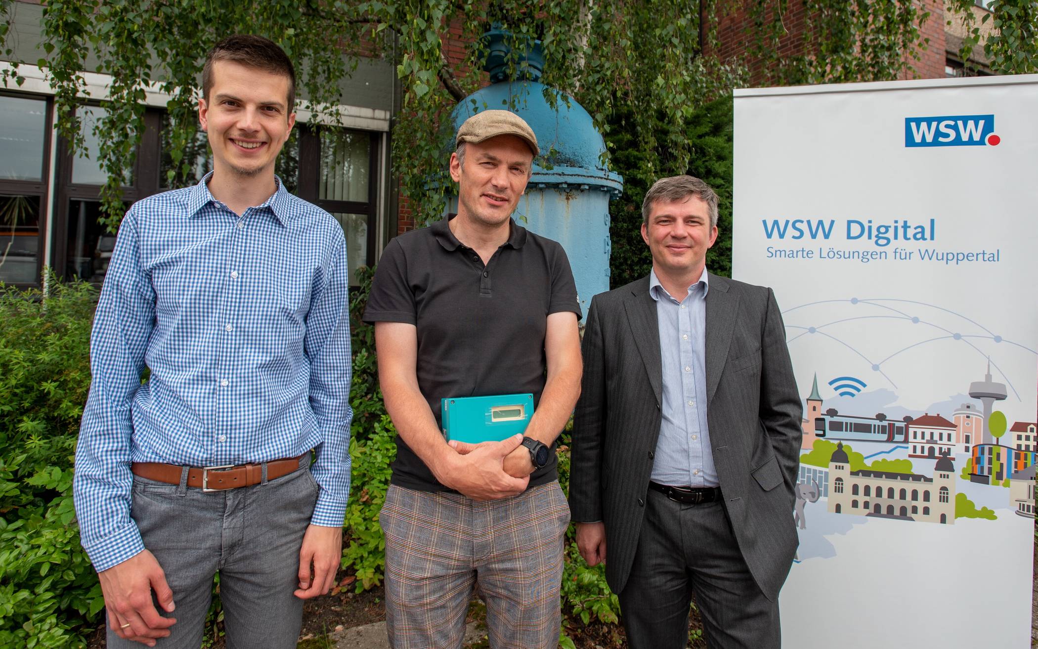  Von li.: Bastian Dette (WSW Digitale Lösungen), Thorsten Arkenau (WSW Projektkoordinator Trinkwassernetz), Sören Högel (Leiter WSW Digitale Lösungen). 