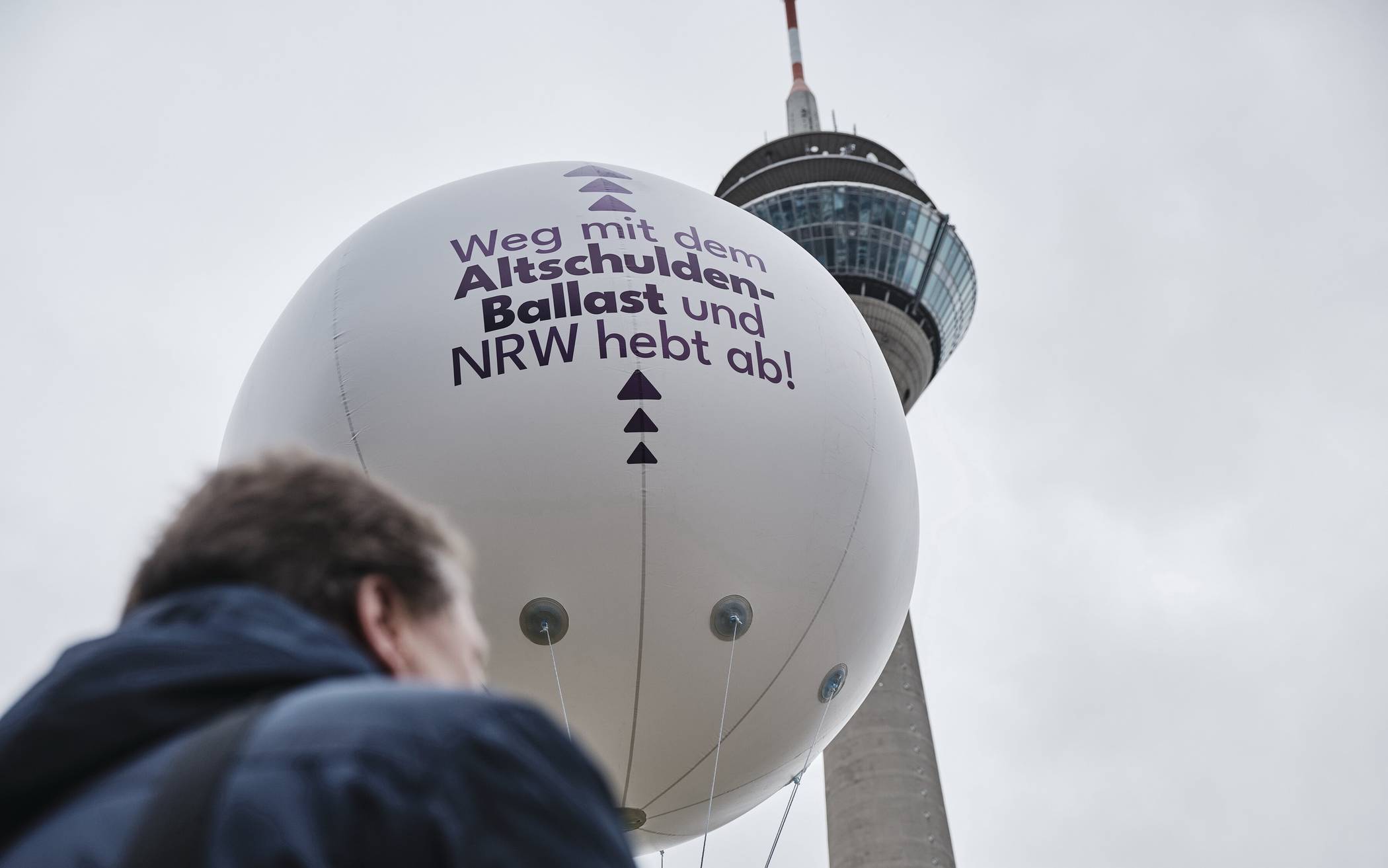  Protest im April vor dem Düsseldorfer Landtag. 