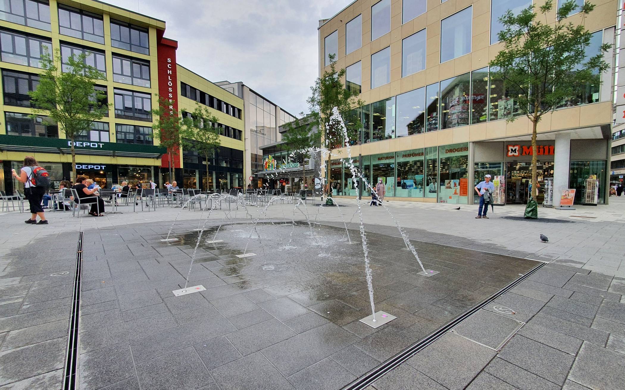 Das Wasserspiel auf dem neuen Von-der-Heydt-Platz.