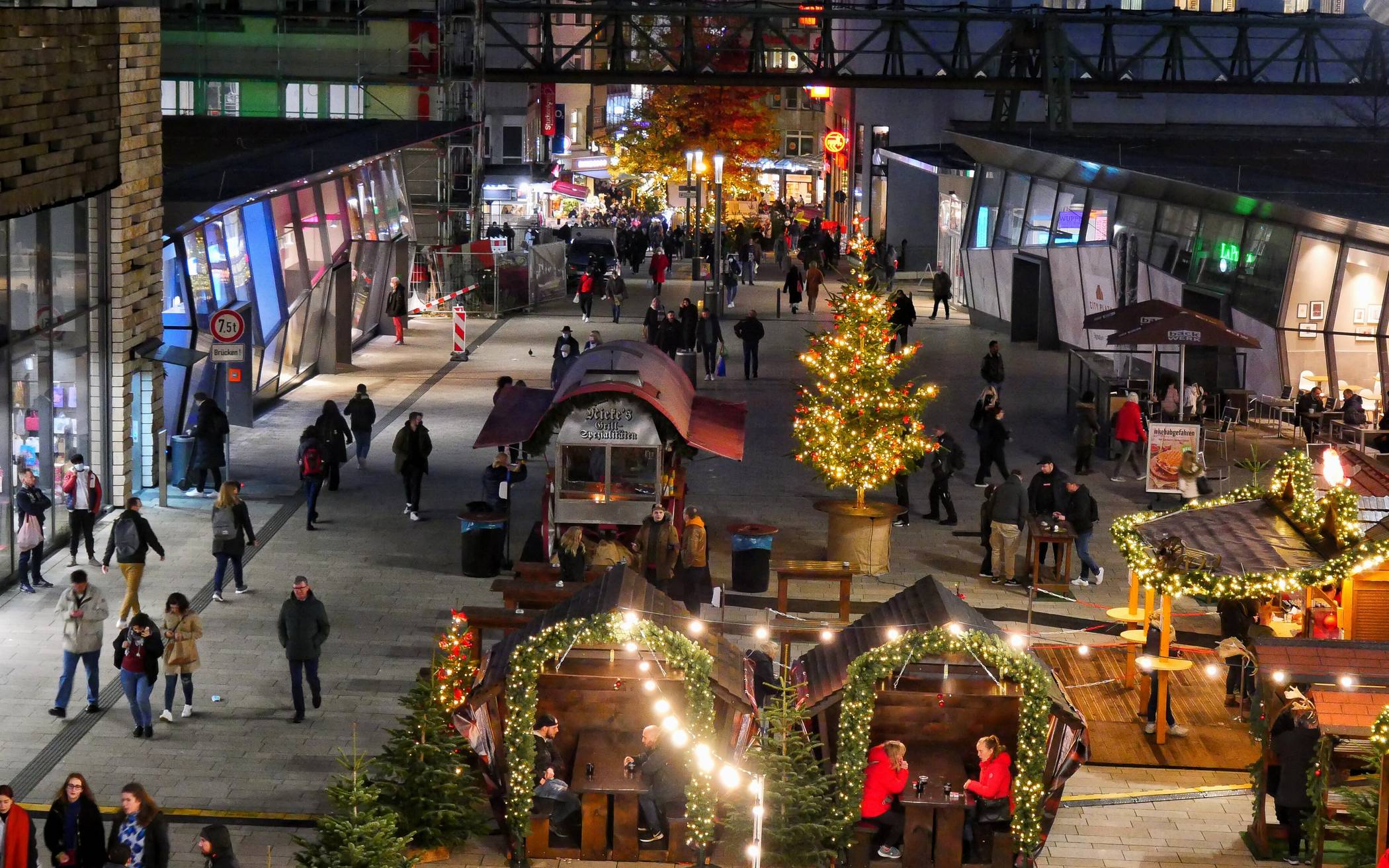 Der Weihnachtsmarkt im Jahr 2021 vor dem Hauptbahnhof.