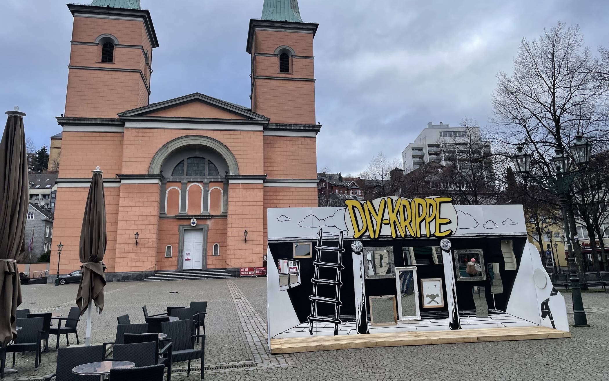 Sturmböe: Graffiti-Krippe vorzeitig abgebaut