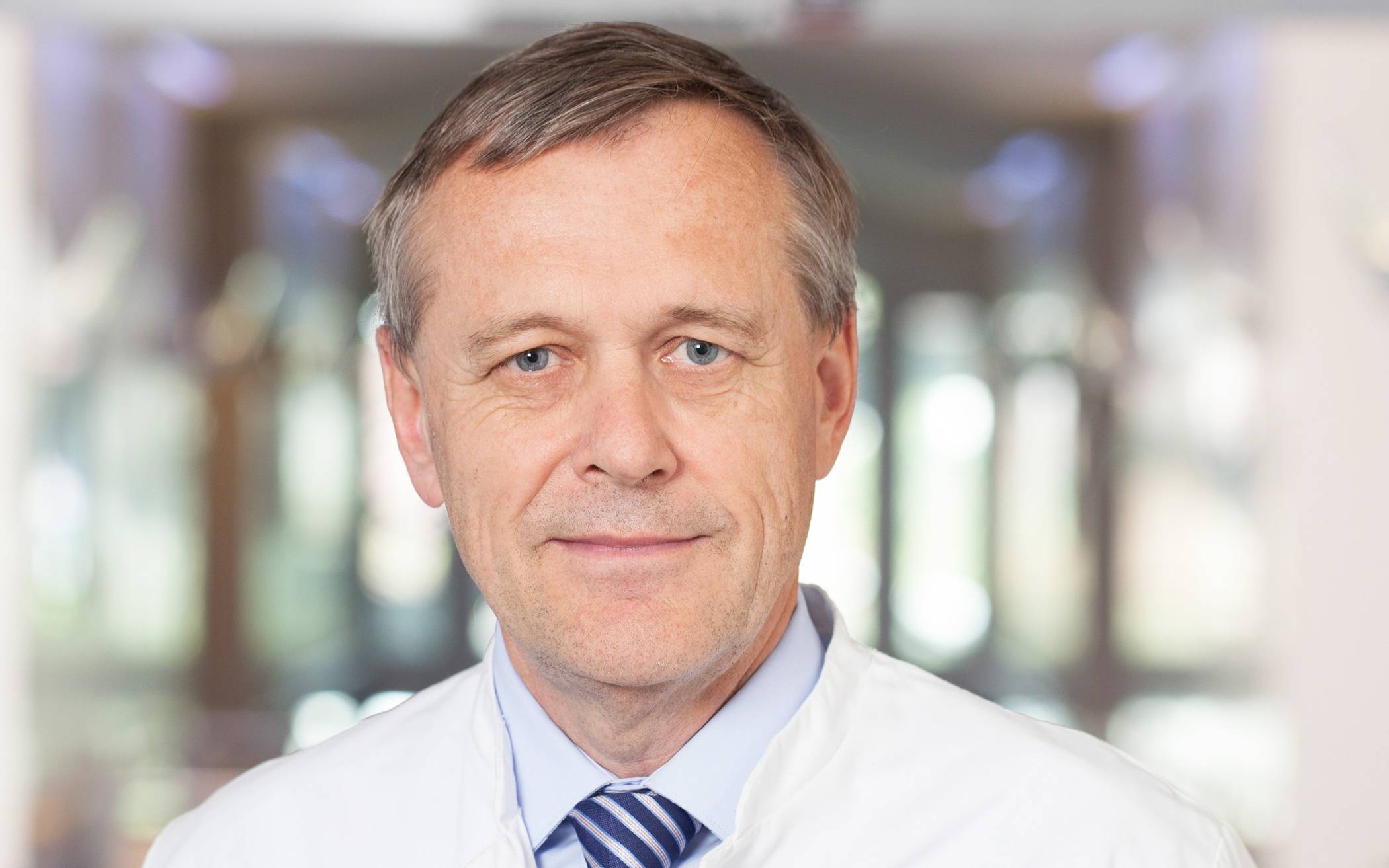  Prof. Dr. med. Jürgen Hucke, Chefarzt der Klinik für Frauenheilkunde und Geburtshilfe und Leiter des Brustzentrums. 