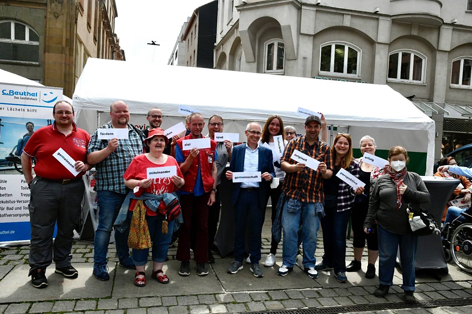 „Wuppertal barrierefrei“: Aktionstag vor dem Rathaus