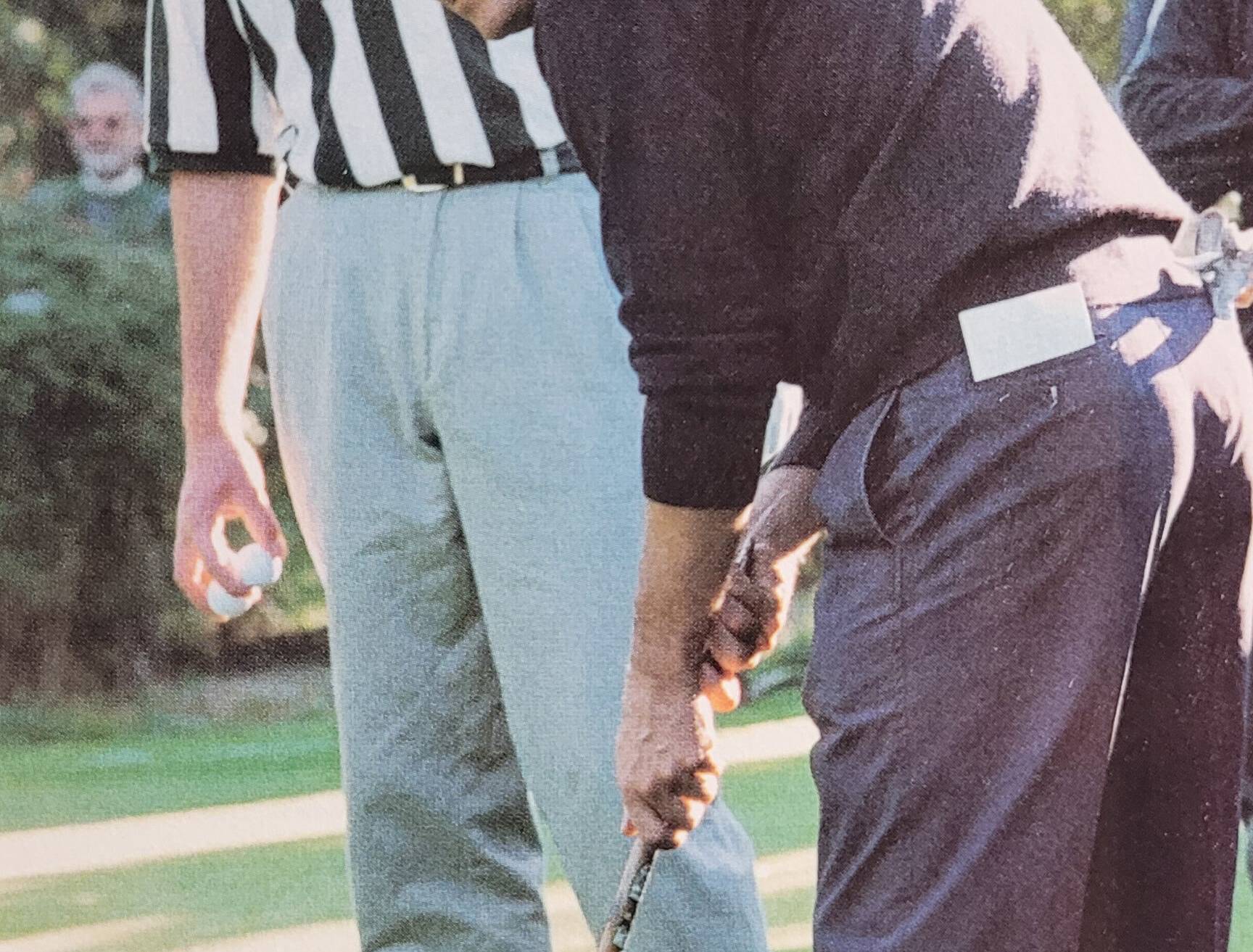 Franz Beckenbauer 1996 beim Charity-Golfturnier zu Gunsten seiner Stiftung im Felderbachtal mit Arnt Vesper und einem eher ungewöhnlichen Schläger ...