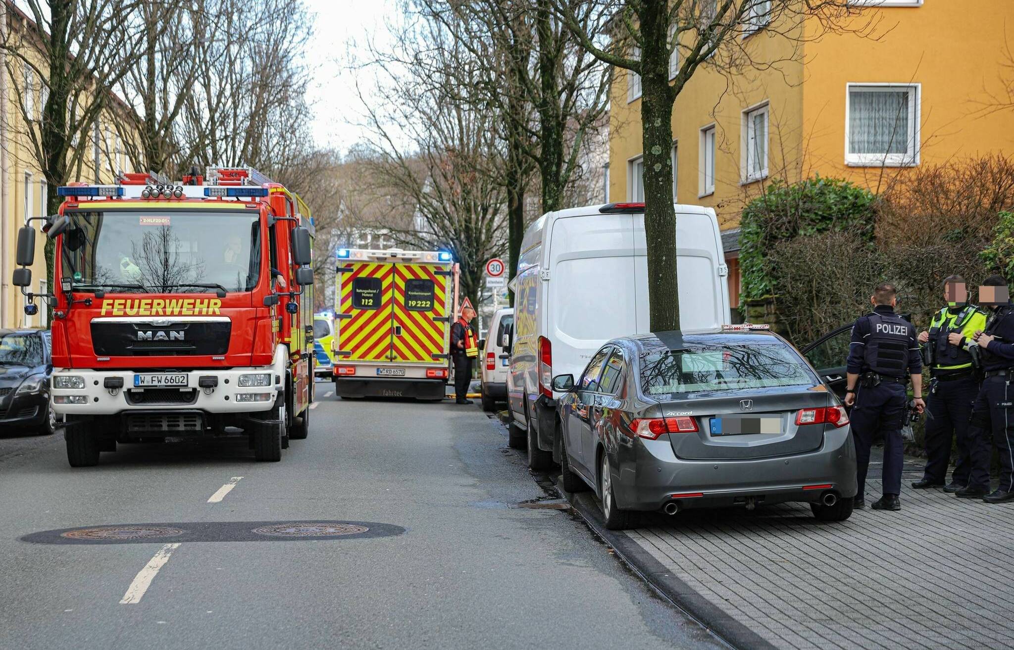 Bilder: Unfall auf der Wuppertaler Meckelstraße​