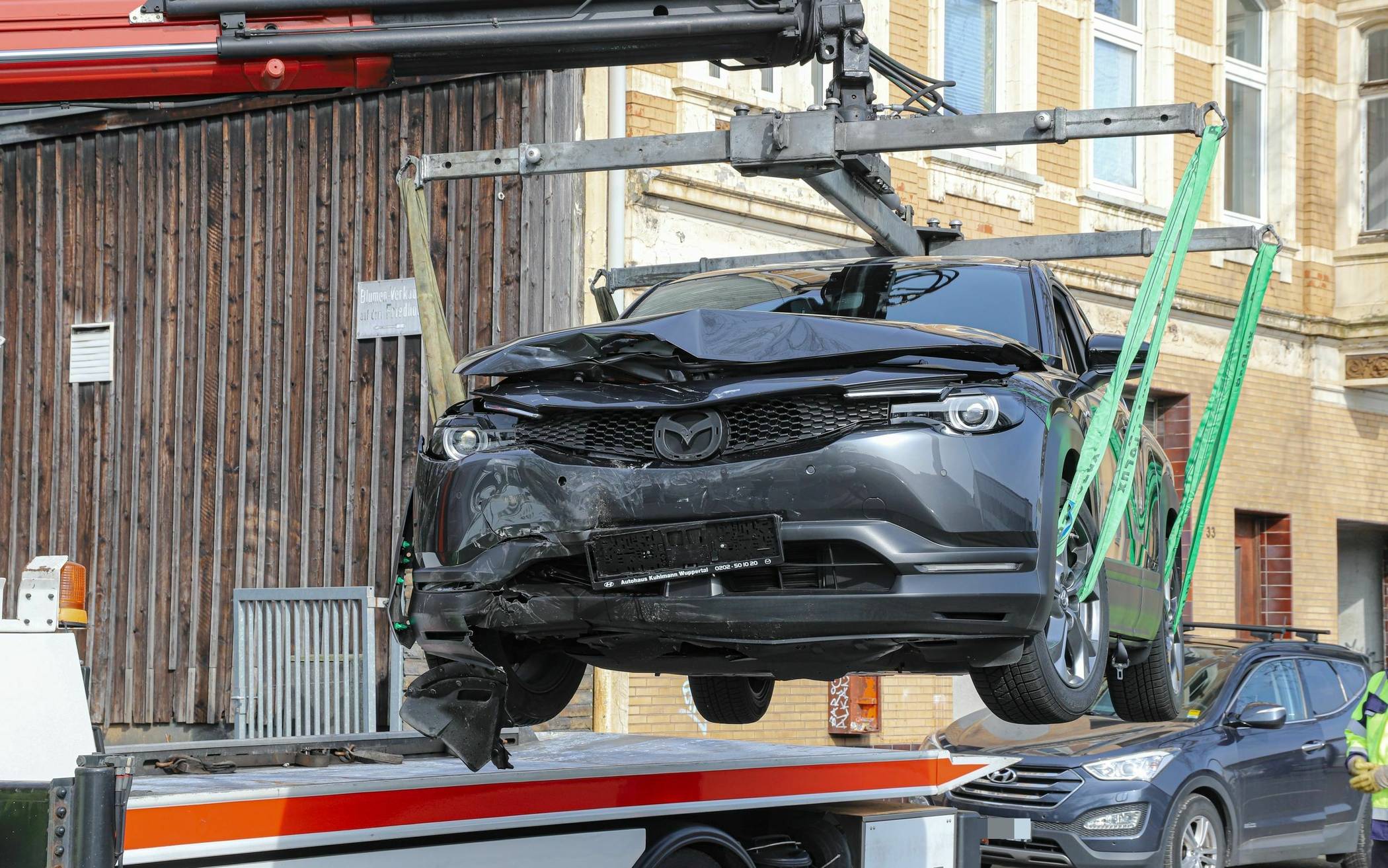 Bilder: Unfall an Ausfahrt in Wuppertal-Barmen​