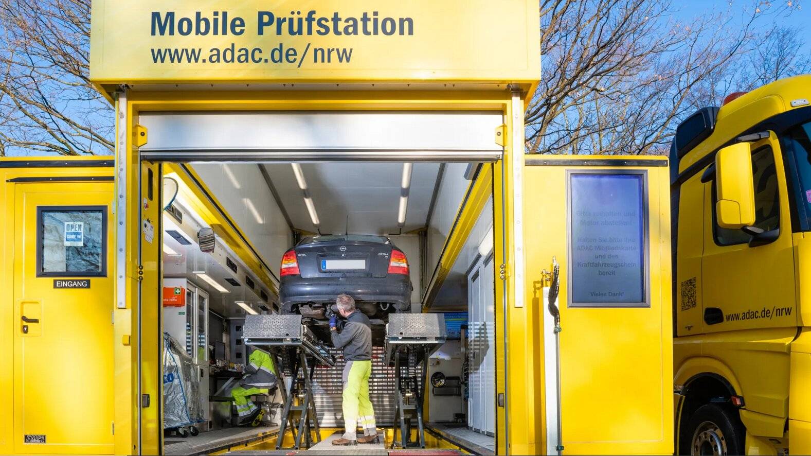 Mobile ADAC-Prüfstation fünf Tage in Wuppertal