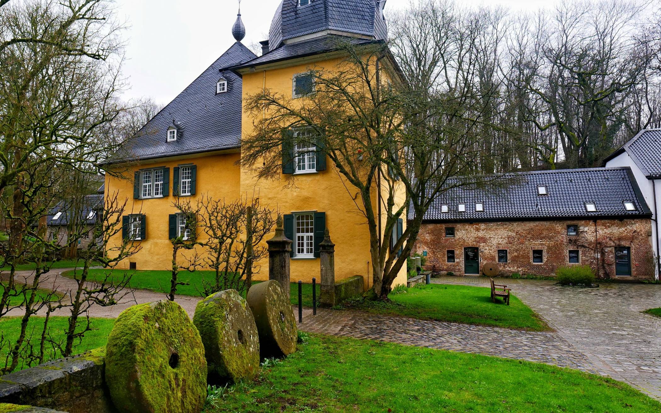 Schloss Lüntenbeck erwacht aus Winterschlaf
