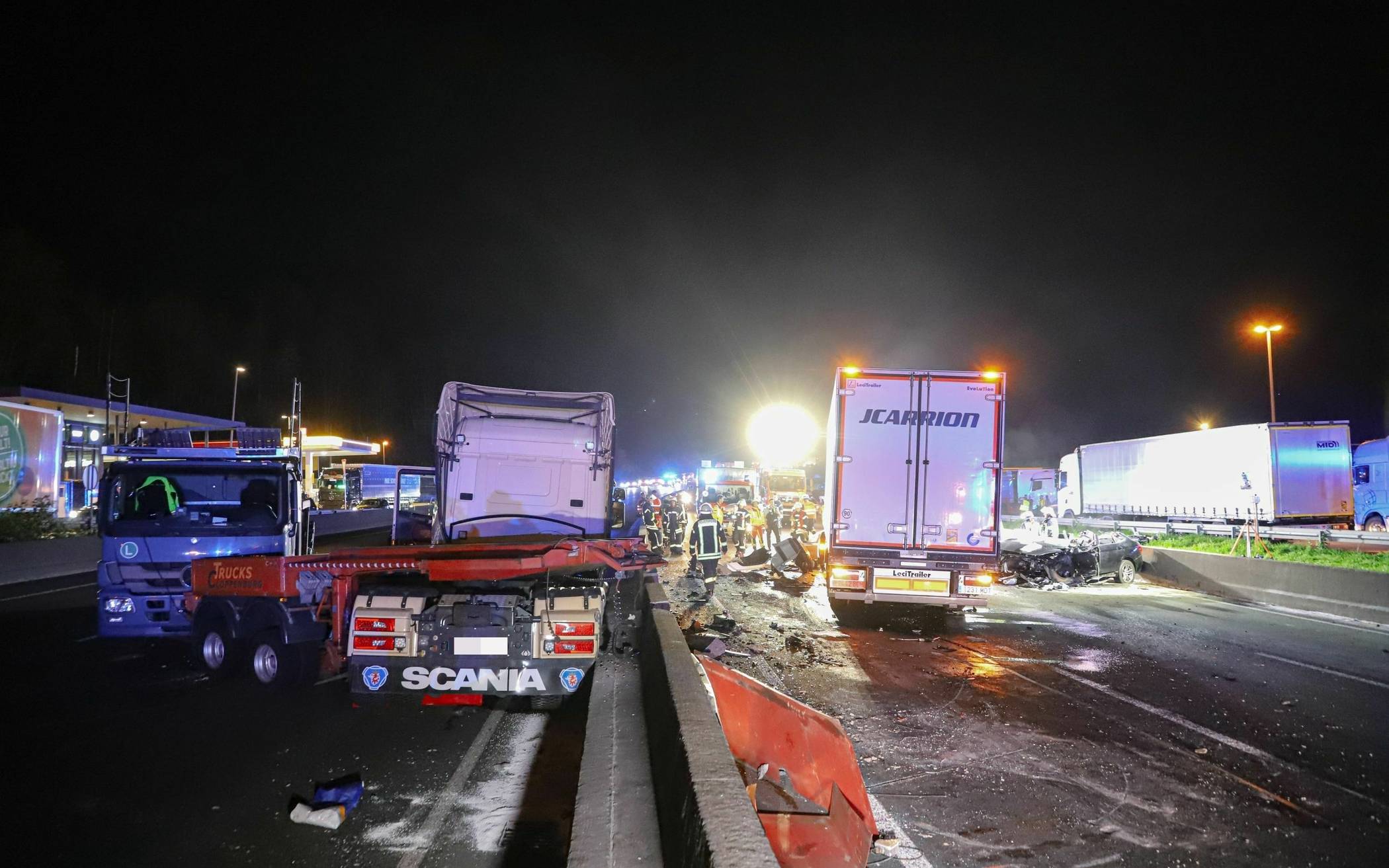Bilder: A1 bei Remscheid nach Unfall stundenlang gesperrt​