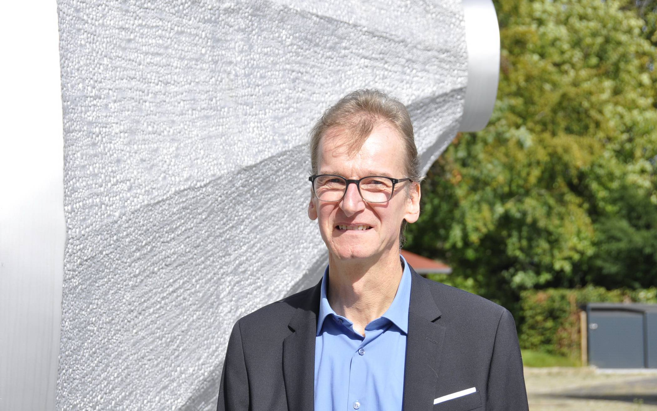  Prof. Dr.-Ing. Dietmar Tutsch leitet den Lehrstuhl für Automatisierungstechnik / Informatik in der Fakultät für Elektrotechnik, Informationstechnik und Medientechnik an der Bergischen Universität. 
