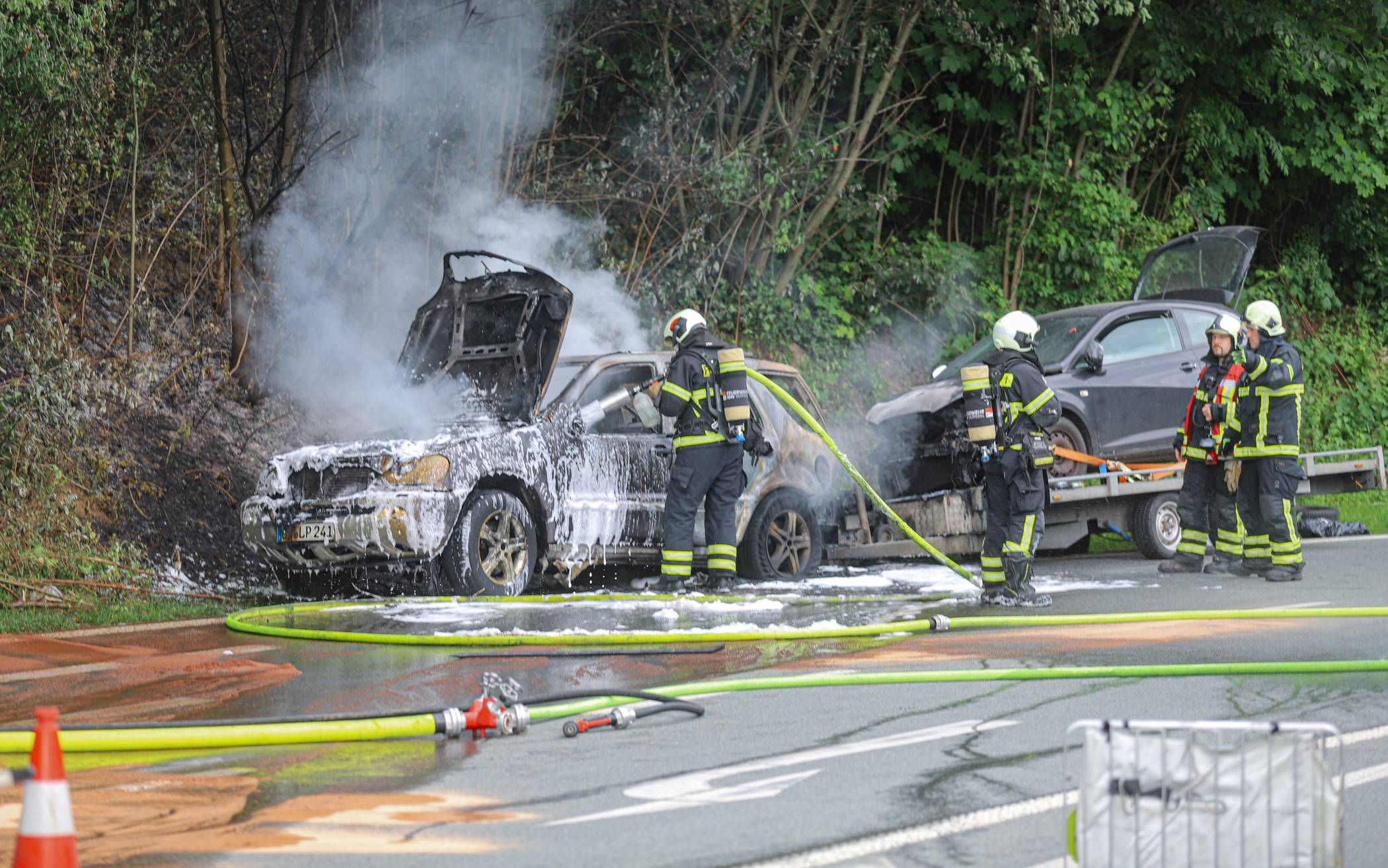 Auto fängt in A1-Ausfahrt Langerfeld Feuer