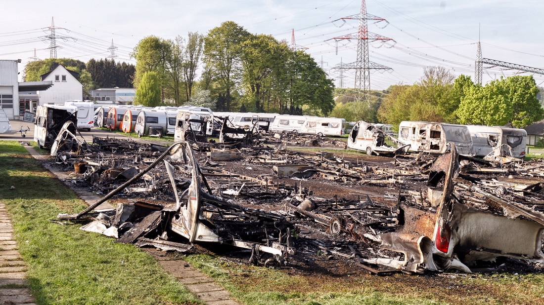 UPDATE: Rund 60 Wohnwagen brannten - Millionenschaden