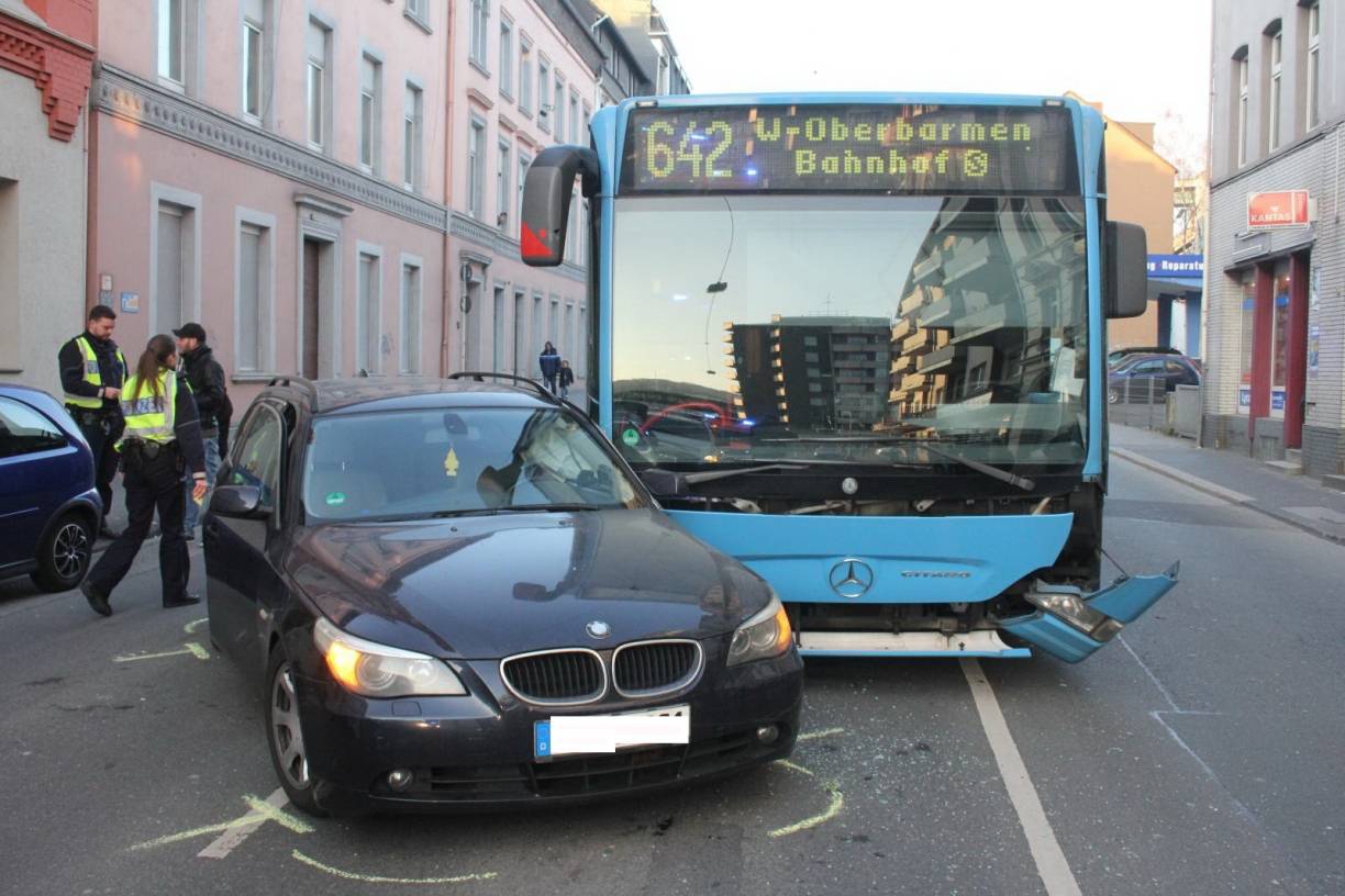 Schwerer Unfall mit Linienbus