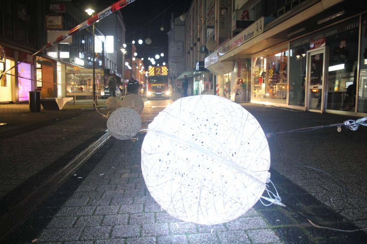 Barmer City: Lichterkugeln abgestürzt