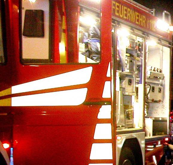 Feuerwehr rettet 13 Personen