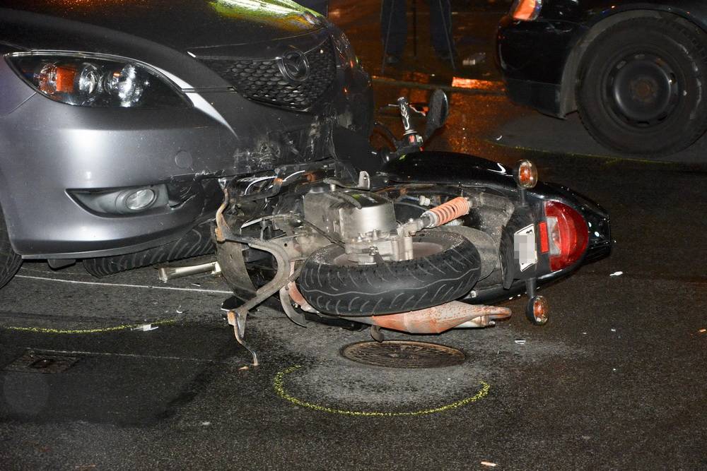 Unfall: Rollerfahrer schwer verletzt