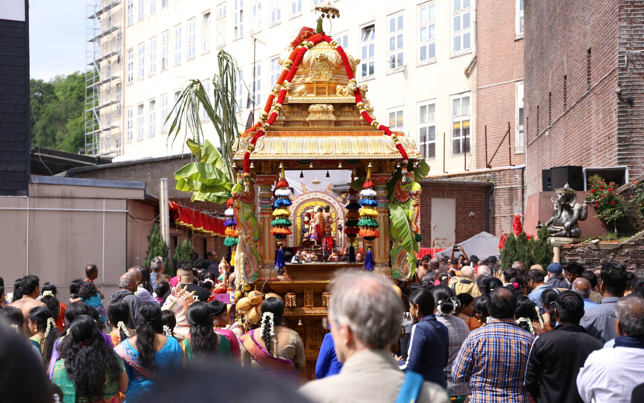 Bilder vom Tempelfest im Sri Navathurgadevi Tempel in Wuppertal