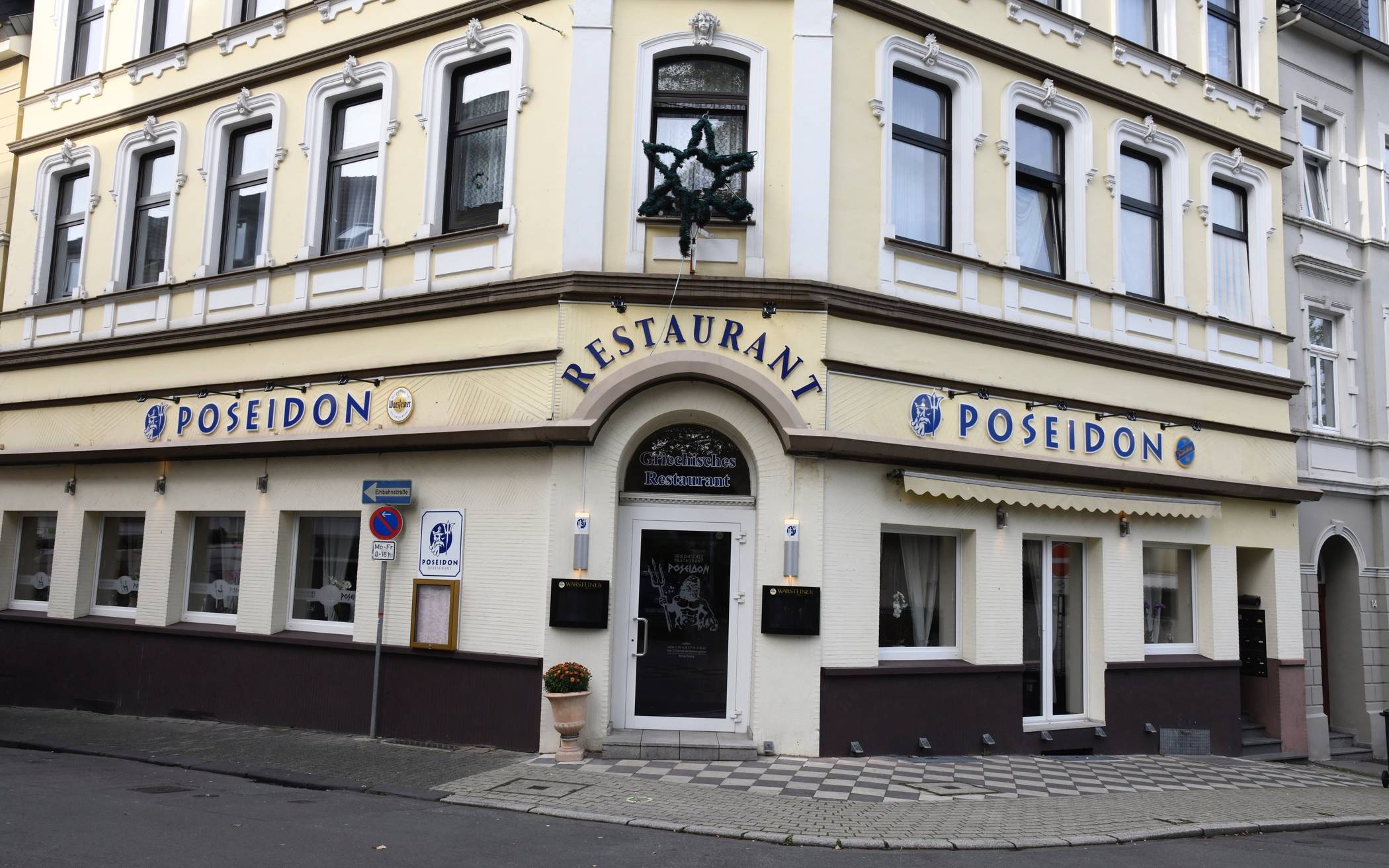  Der antike Meeresgott Poseidon ist jetzt – als neues griechisches Restaurant – an der Gustavstraße 7 in Vohwinkel vor Anker gegangen. 