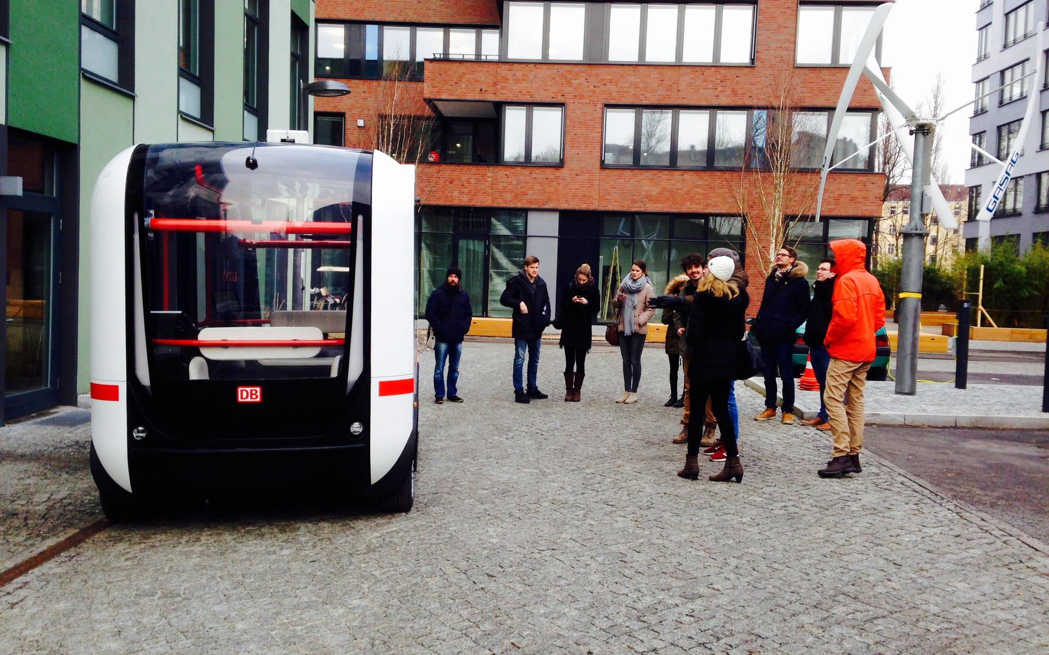  Zum Besuch gehört auch eine Besuch des EUREF Campus, auf dem bereits ein autonom fahrende Kleinbusse im Testbetrieb fahren. 