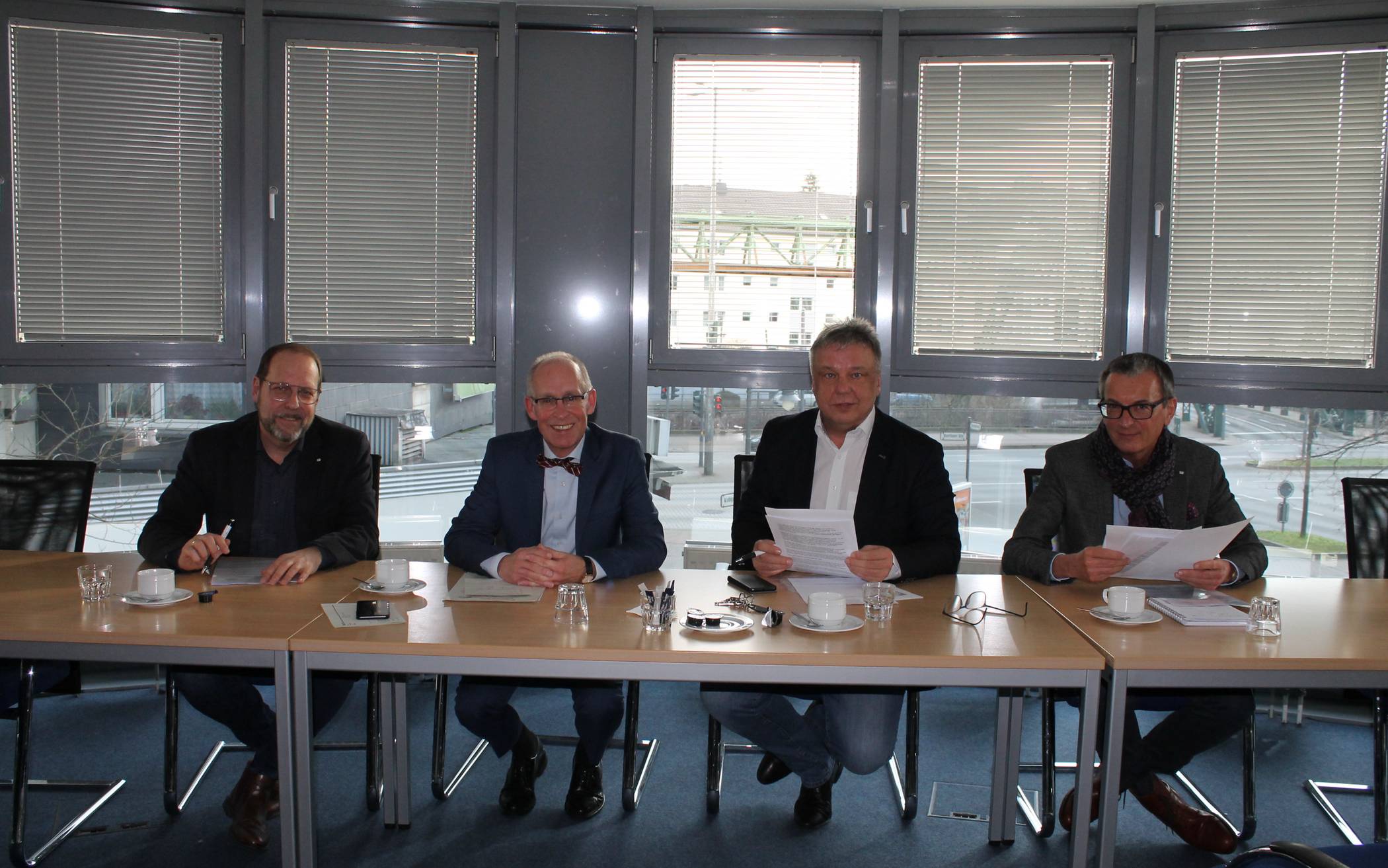  Uwe Kastien, Stefan Kühn, Thomas Lenz und Andreas Kletzander  (von links) stellten die 2019er-Bilanz des Wuppertaler Jobcenters in der Zentrale an der Bachstraße in Barmen vor.  