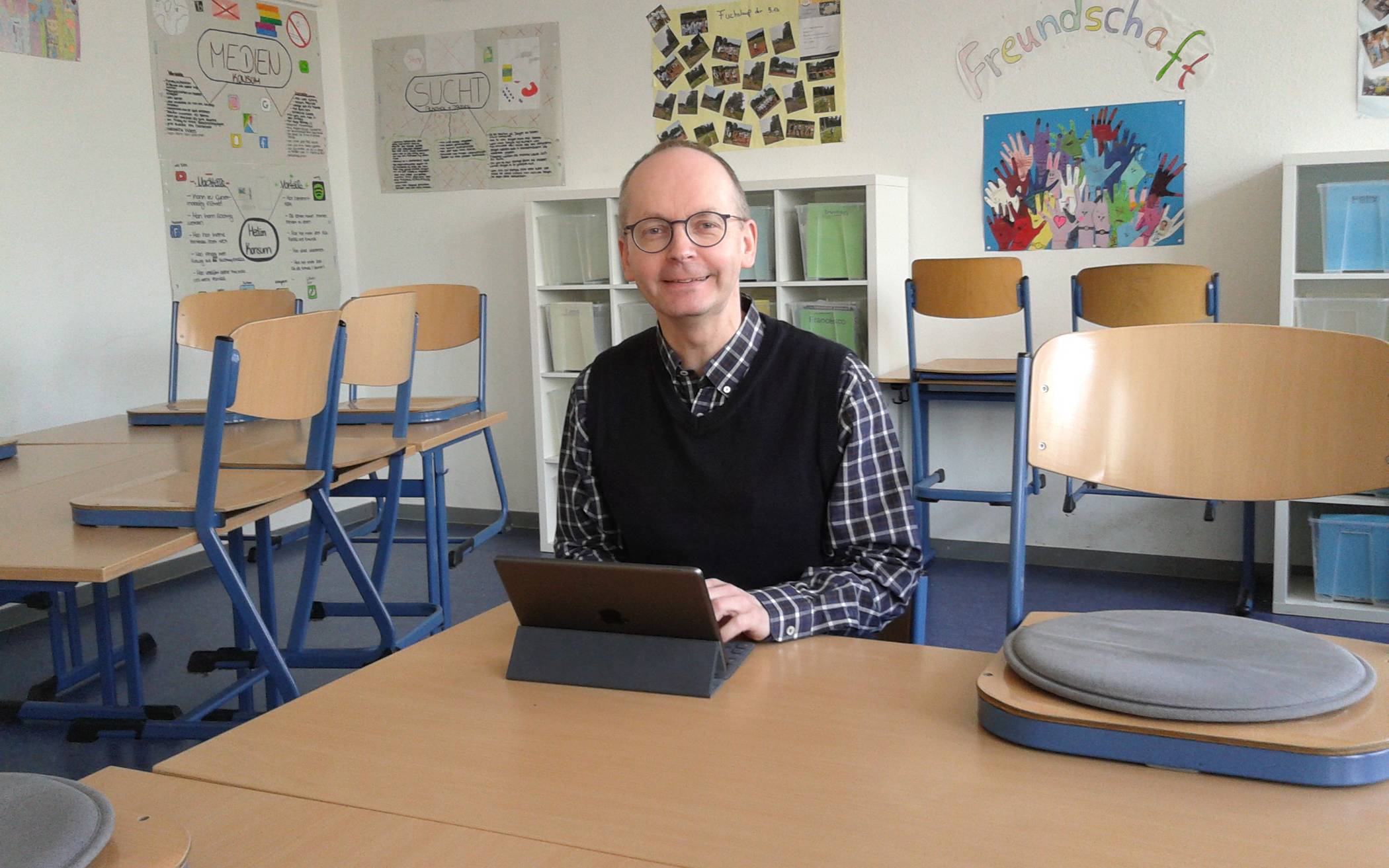 Jörg Merbecks, Schulleiter der Pina-Bausch-Gesamtschule, berichtet