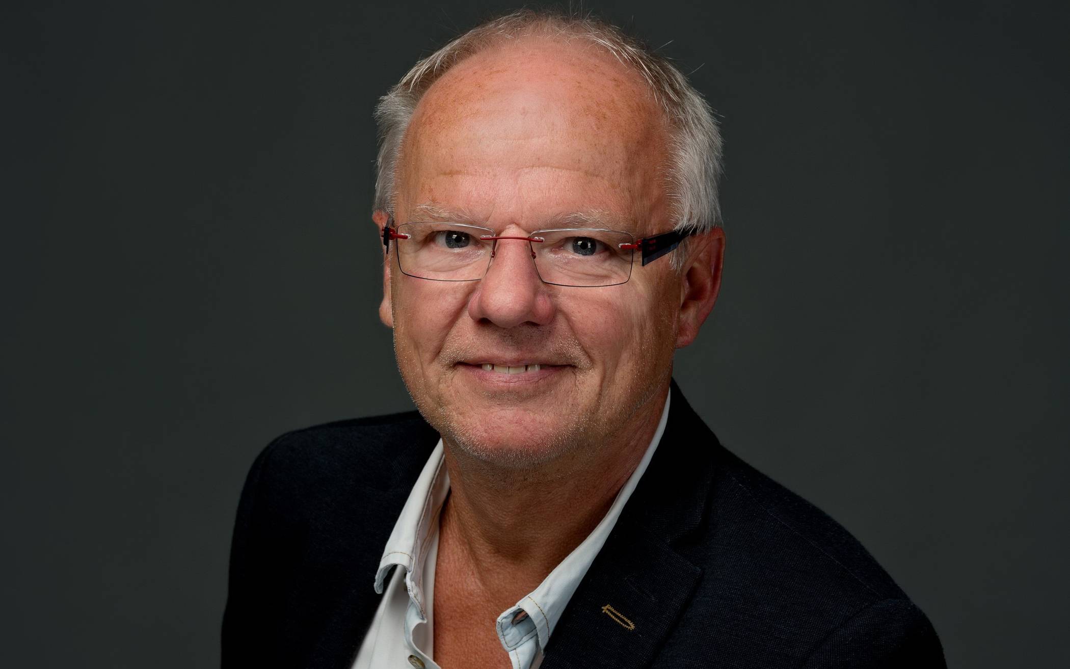  Dr. Detlef Vonde war jahrzehntelang Leiter des Fachbereichs Poltische Bildung der Bergischen VHS - und Leiter der politischen Runde der VHS. 