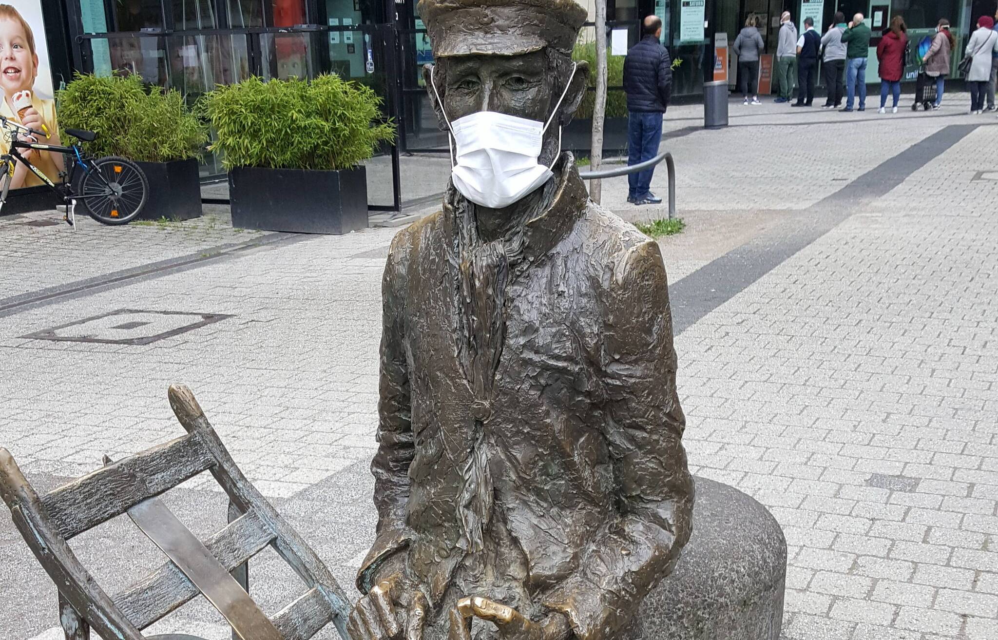  Wuppertal ist mit Masken ausgestattet – auch der Zuckerfritz. 