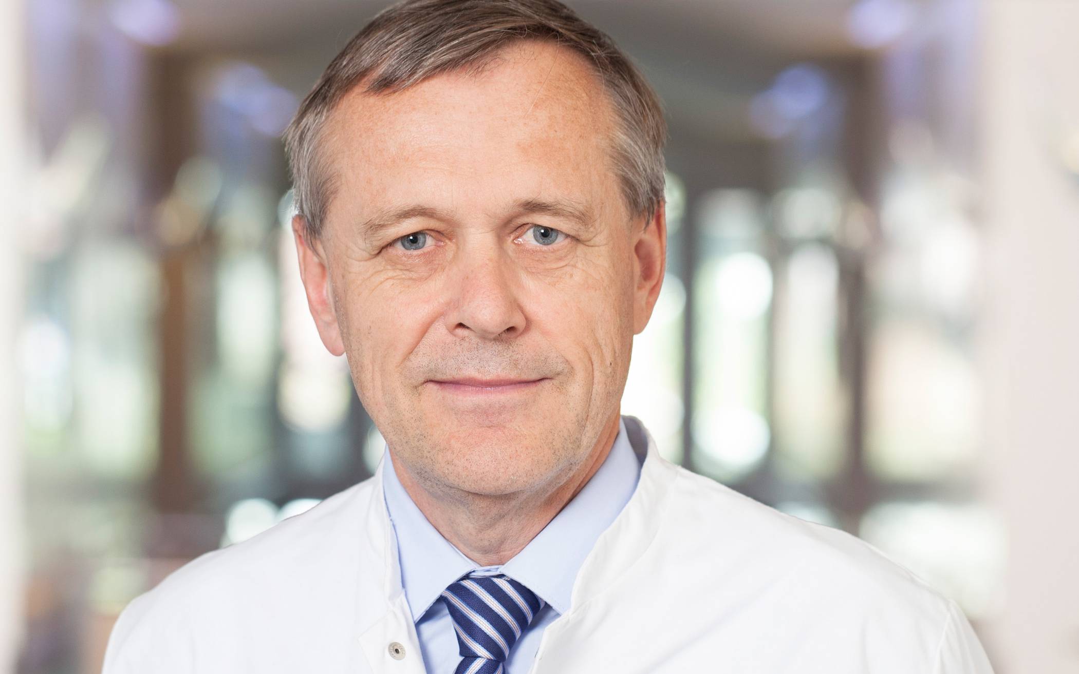  Prof. Dr. med. Jürgen Hucke, Chefarzt der Klinik für Frauenheilkunde und Geburtshilfe. 