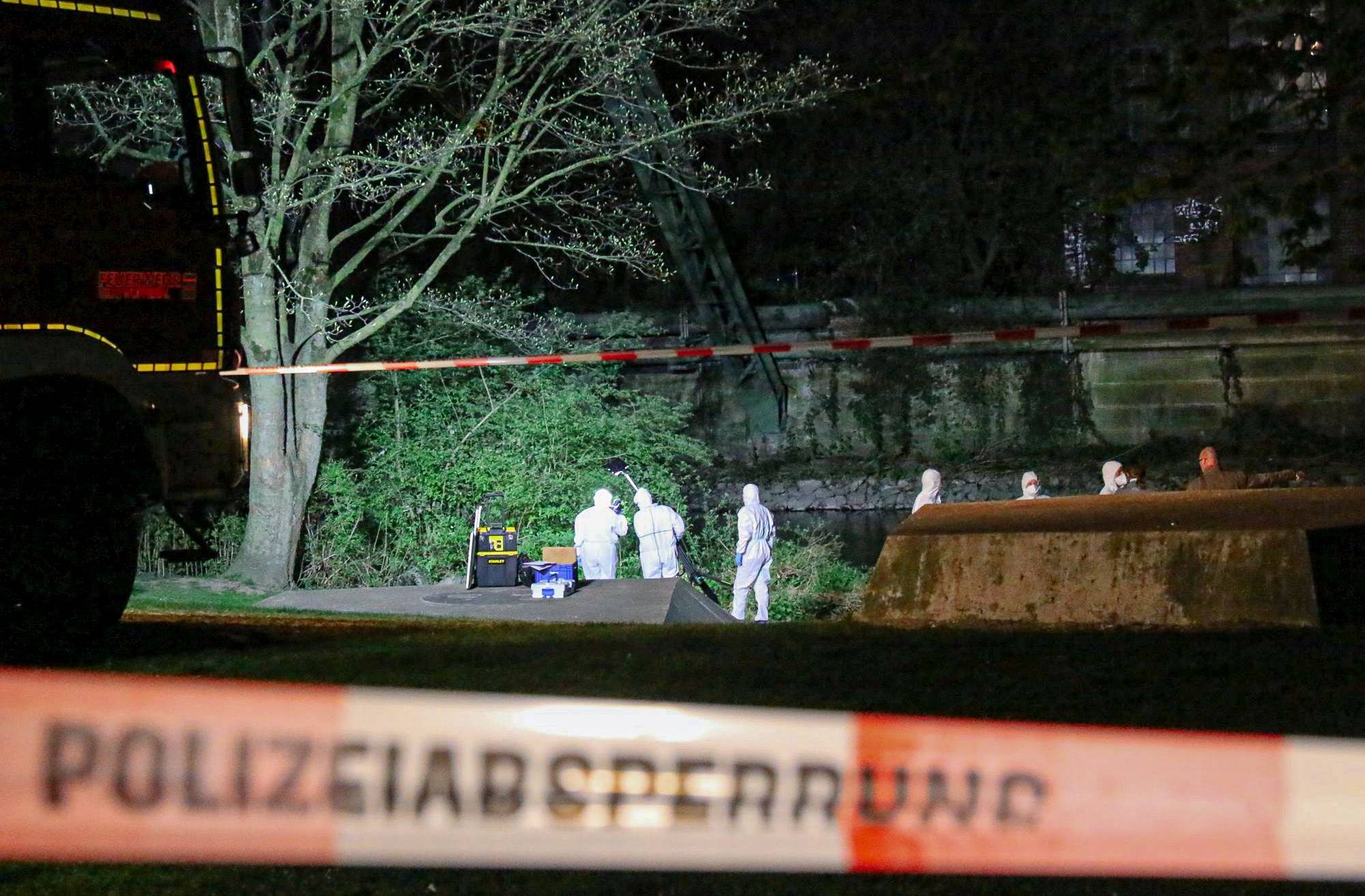  Der leblose Körper der Frau lag im Bereich der Hünefeldstraße in Wuppertal-Unterbarmen. 