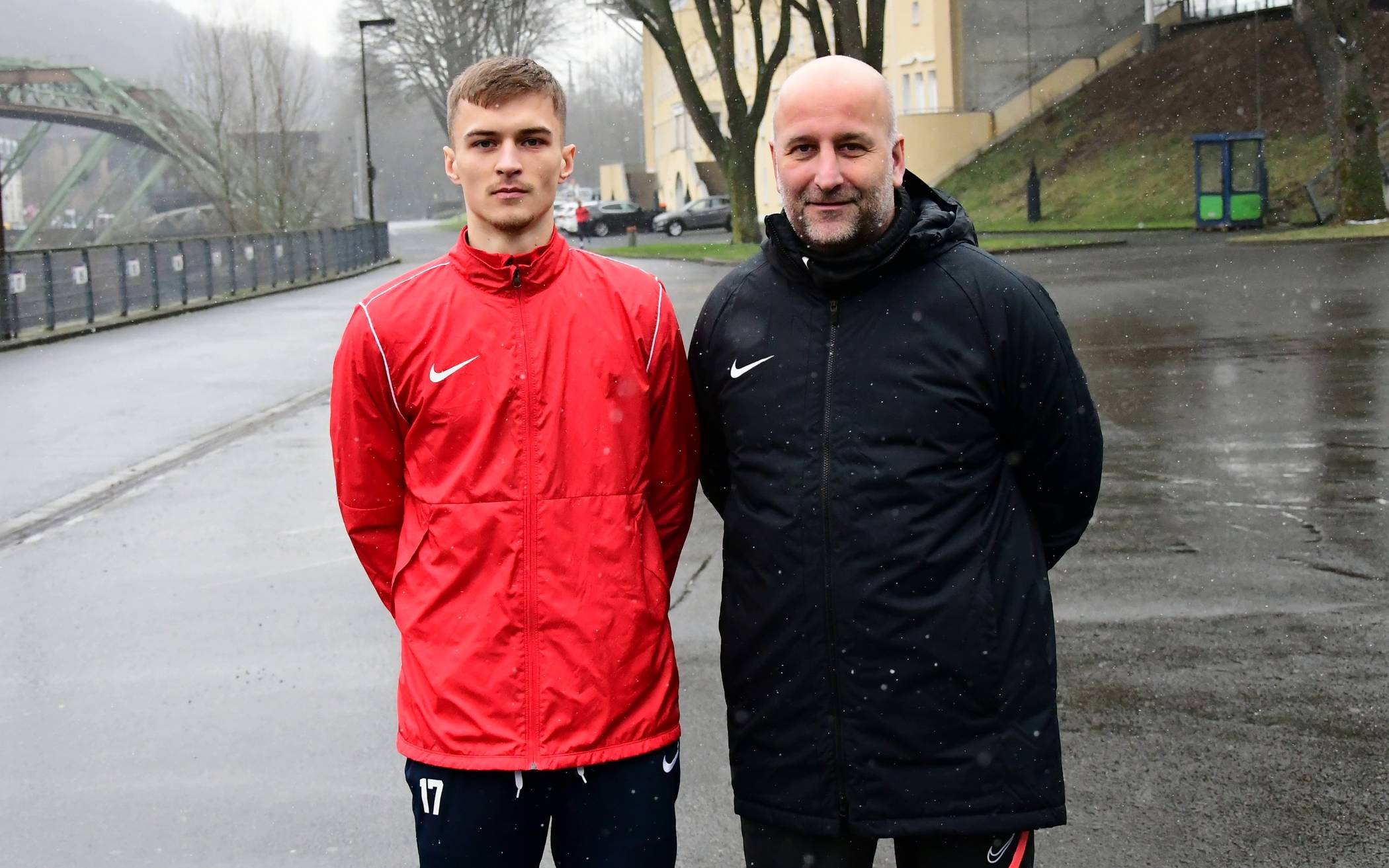  Moritz Römling (li.) am Donnerstag mit Trainer Björn Mehnert. 