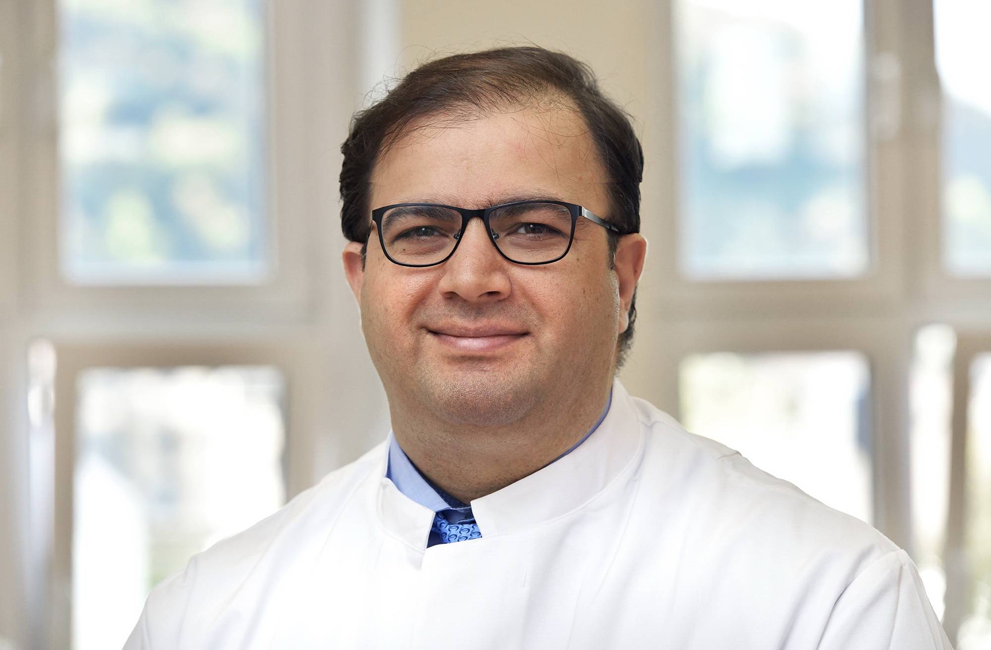  Prof. Dr. med. Farhad Bakhtiary (Direktor der Abteilung für Herzchirurgie). 