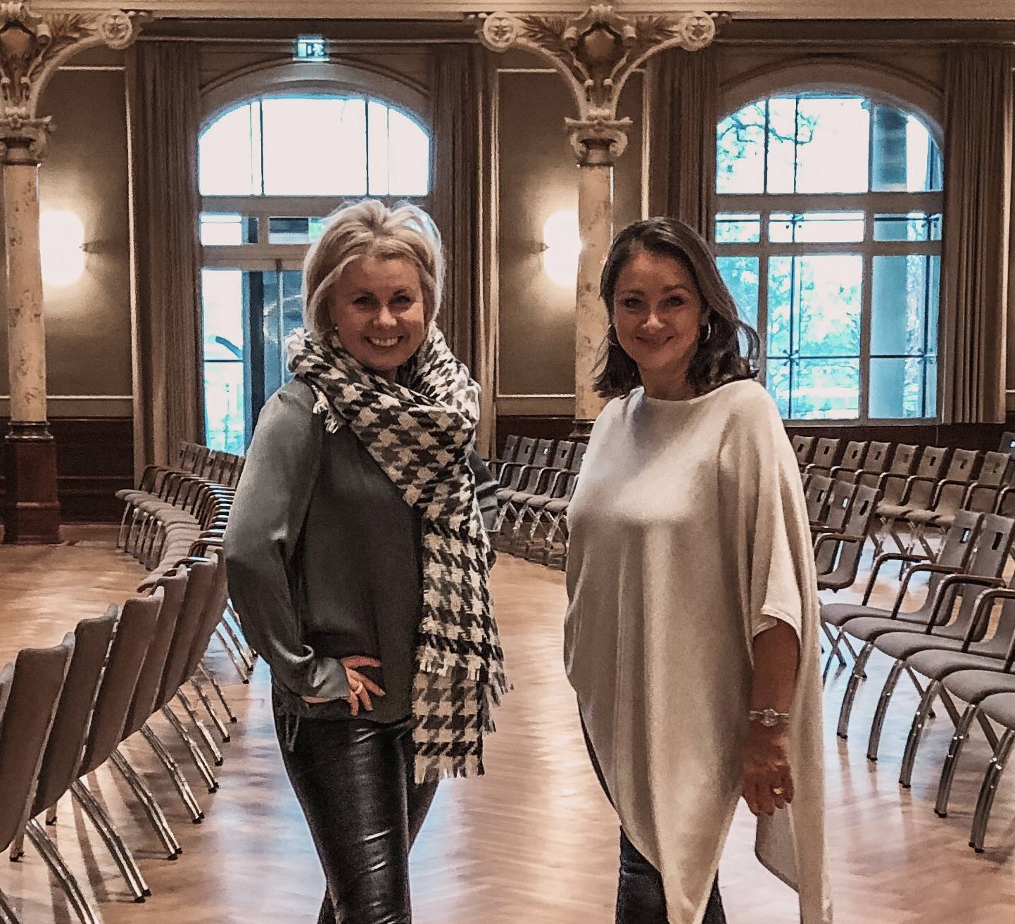  Gabriele Schäfer (re.,Inhaberin der Tanzschule Schäfer in Barmen) und Rebecca Joekel (Inhaberin der Tanzschule Schäfer-Koch in Elberfeld) 