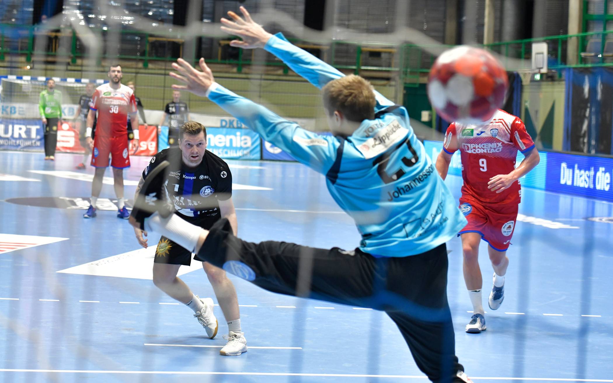  Der isländische Nationalspieler Arnor Gunnarsson beim SIeg gegen Lemgo in der Uni-Halle. 