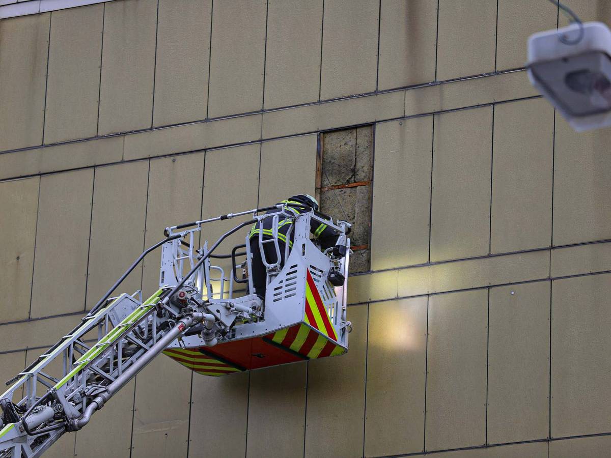 Fassadenteile flogen umher
