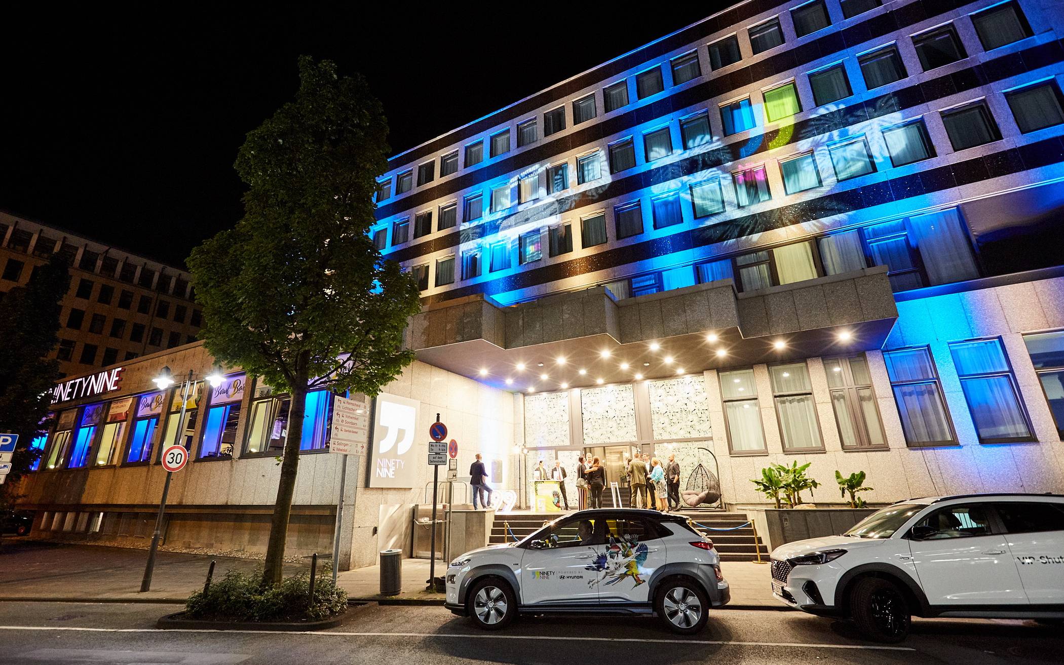  Das „NinetyNine-Hotel" am Kasinokreisel bei der Eröffnung 2019. 