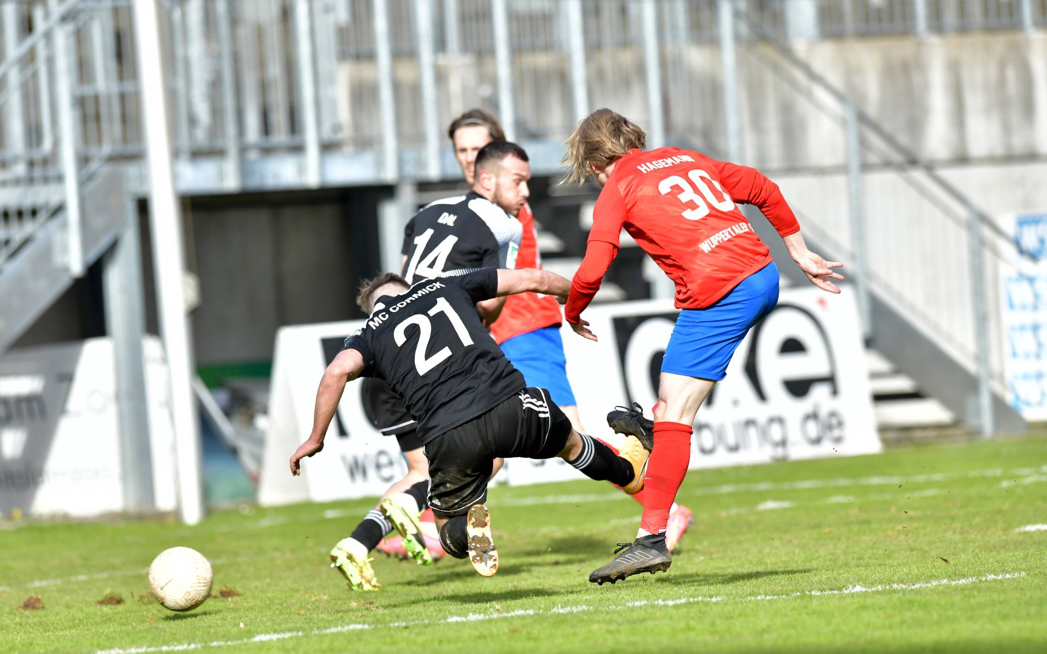  Kevin Hagemann bei seinem Treffer im Heimspiel gegen Bergisch Gladbach. 