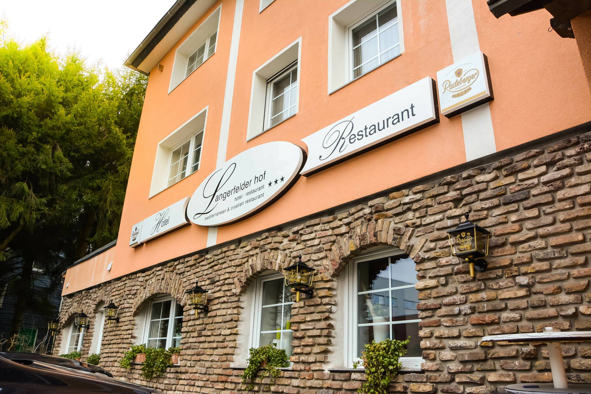Wir sind für Sie da!: Langerfelder Hof Hotel Restaurant