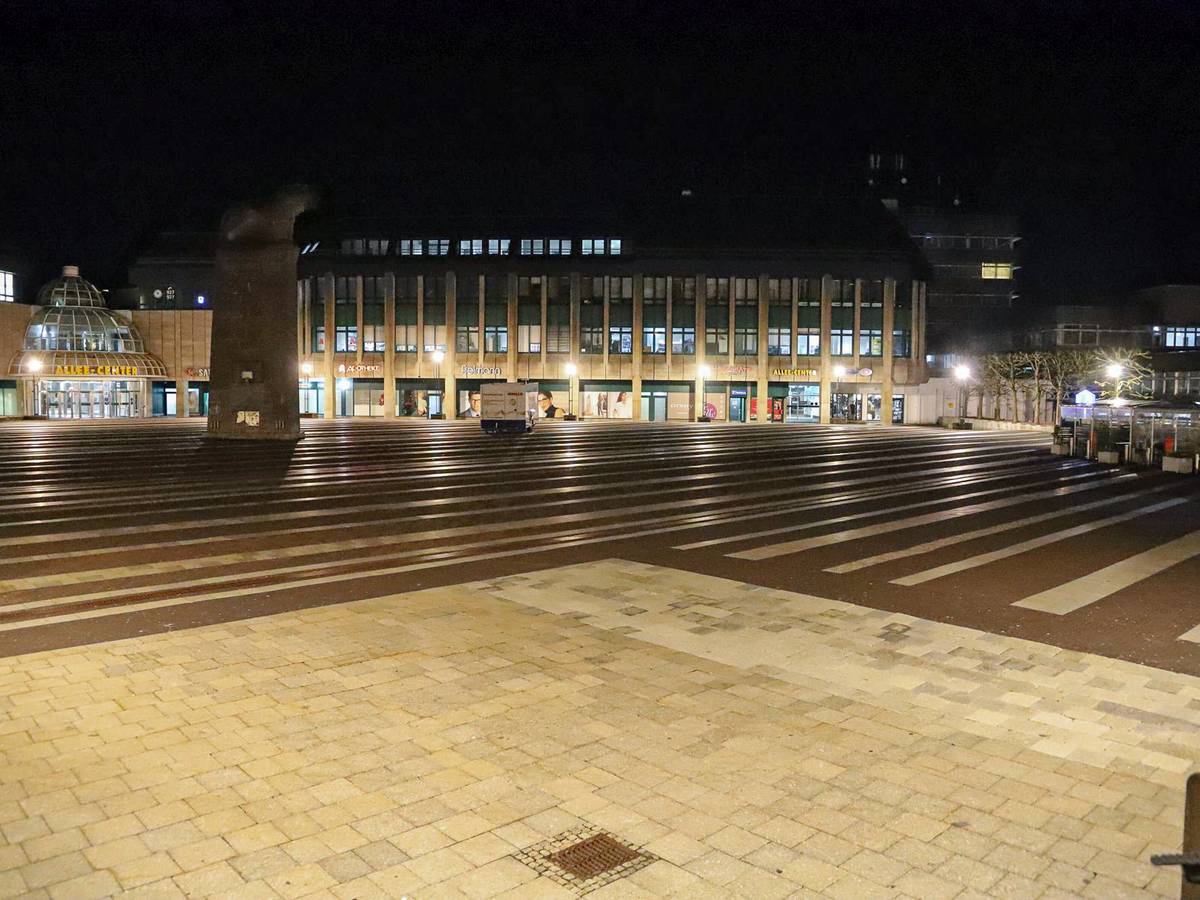 Nächtliche Ausgangssperre: Leere Straßen in Remscheid
