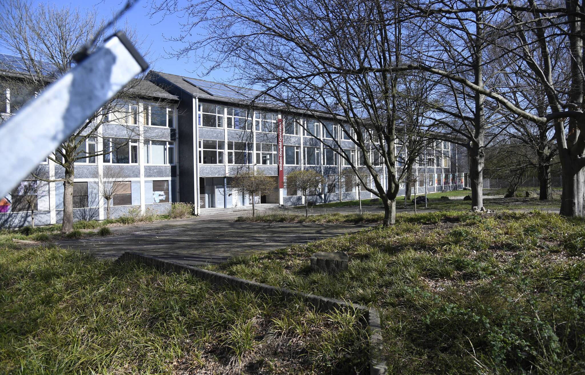  Die Beschlussvorlage der Stadtverwaltung sieht vor, die ehemalige Pädagogische Hochschule auf der Hardt endgültig abzureißen und durch 40 Jahre lang für den Schulbetrieb nutzbare Modulbauten zu ersetzen. 